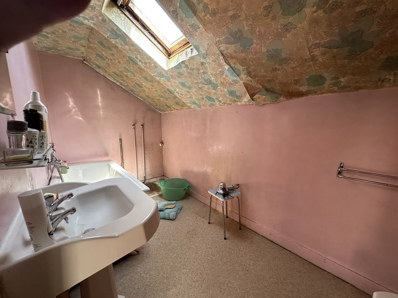 Grande maison à vendre à Chauffailles (71) avec dépendances et jardin clos 