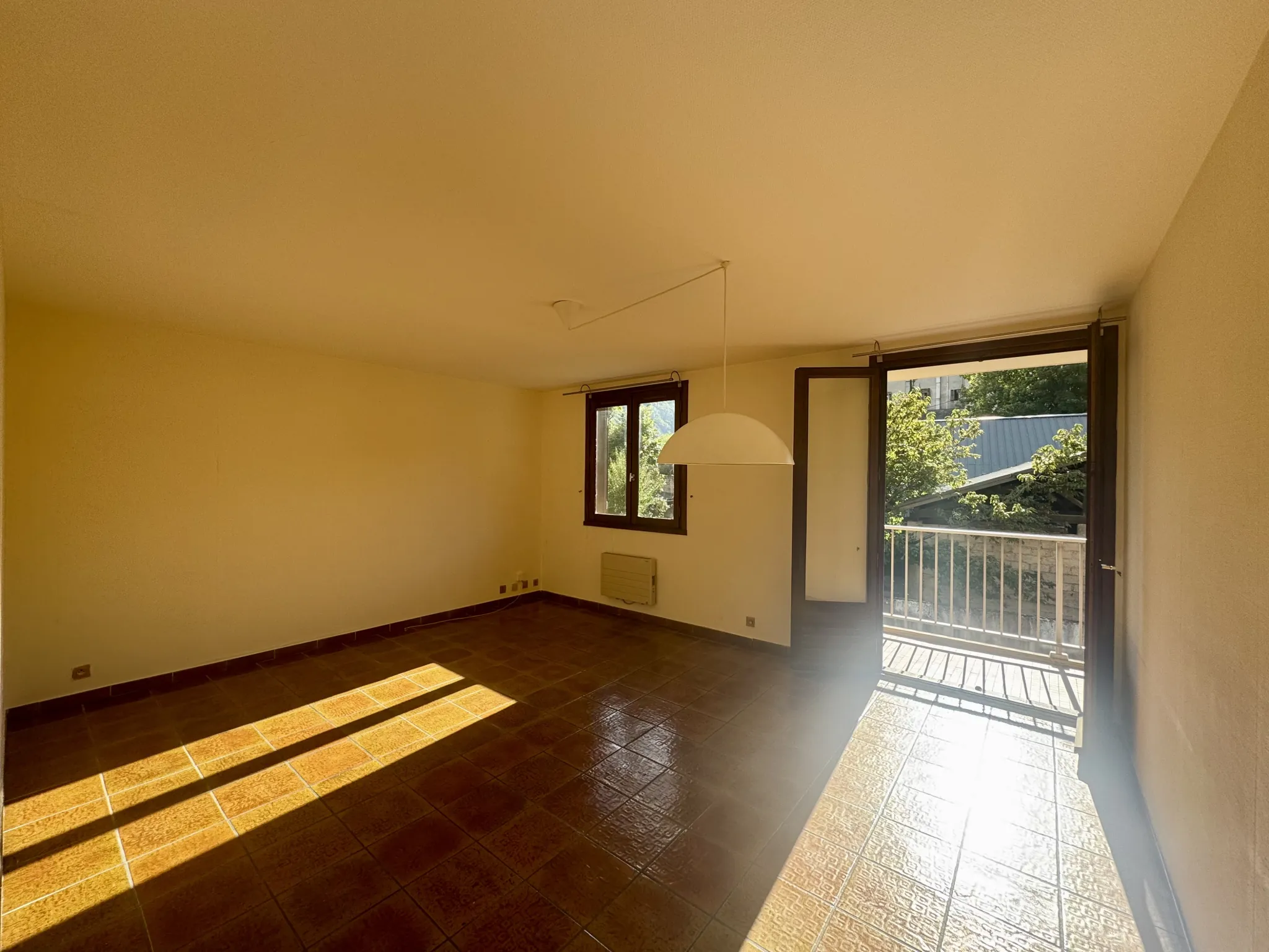 Appartement T3 avec garage, balcon et cave à Saint-Jean-de-Maurienne