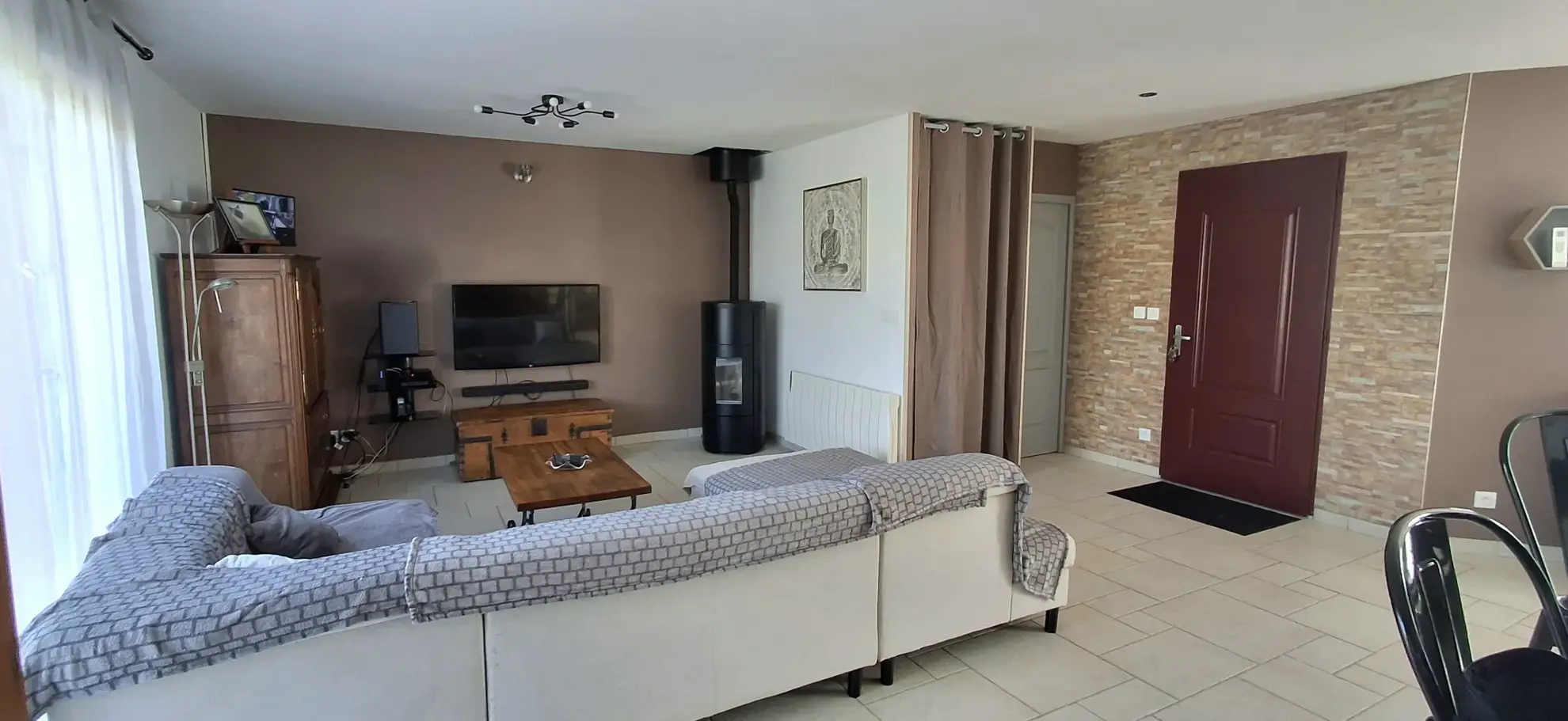 Magnifique pavillon de 110 m² à Guerchy avec terrasse et espaces lumineux 