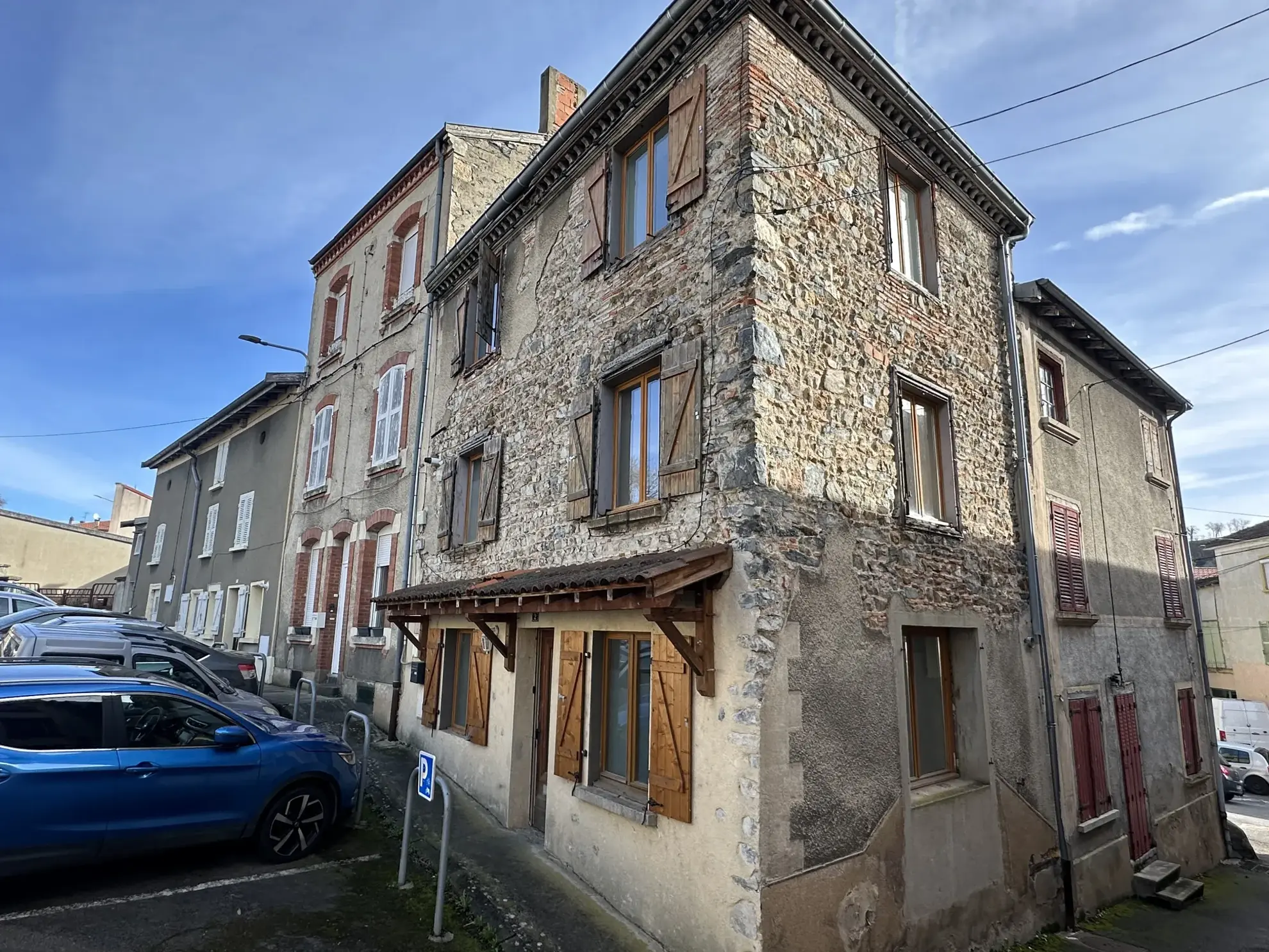 Maison en pierres avec cave à Saint Symphorien de Lay – Idéale pour premier achat
