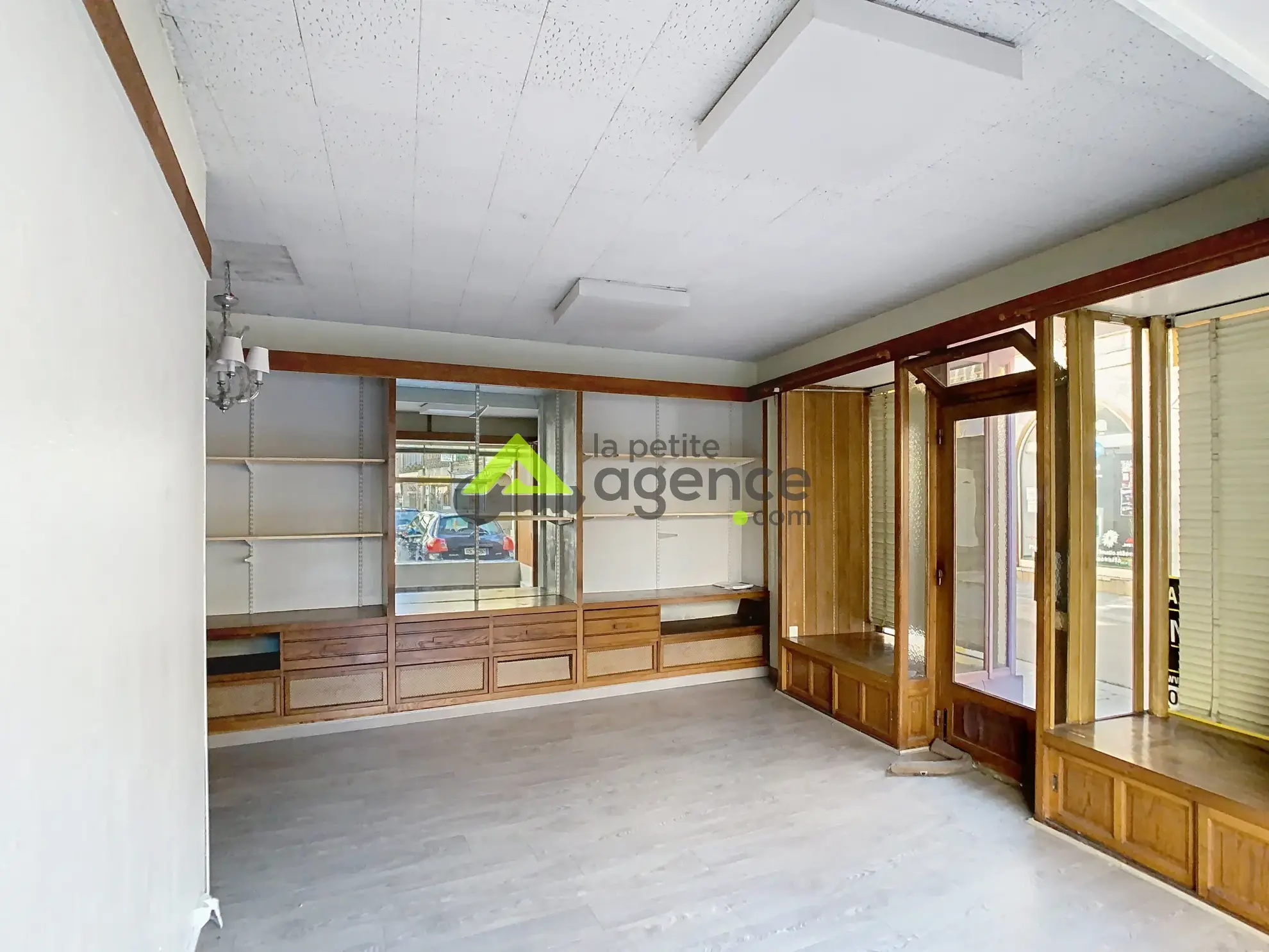 Immeuble mixte en vente à Aubusson, centre-ville, Opportunité d'investissement 