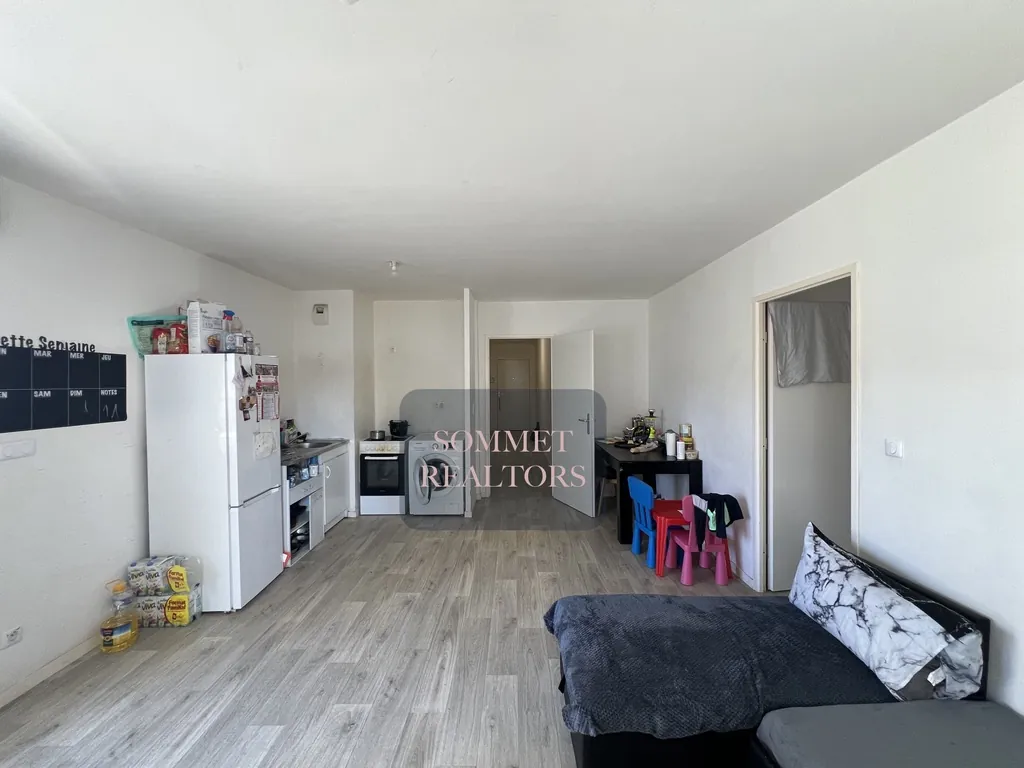 Appartement familial avec terrasse et parking à Neuilly-sur-Marne 