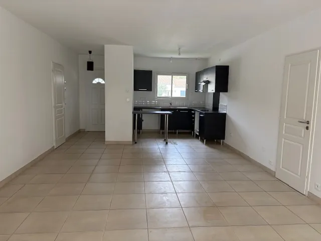 Maison de plain-pied avec terrasse et garage à Breuillet