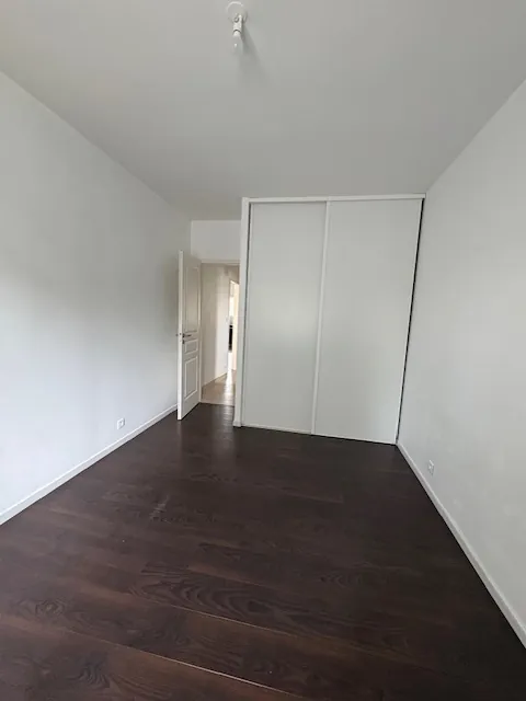 Maison de plain-pied avec terrasse et garage à Breuillet 