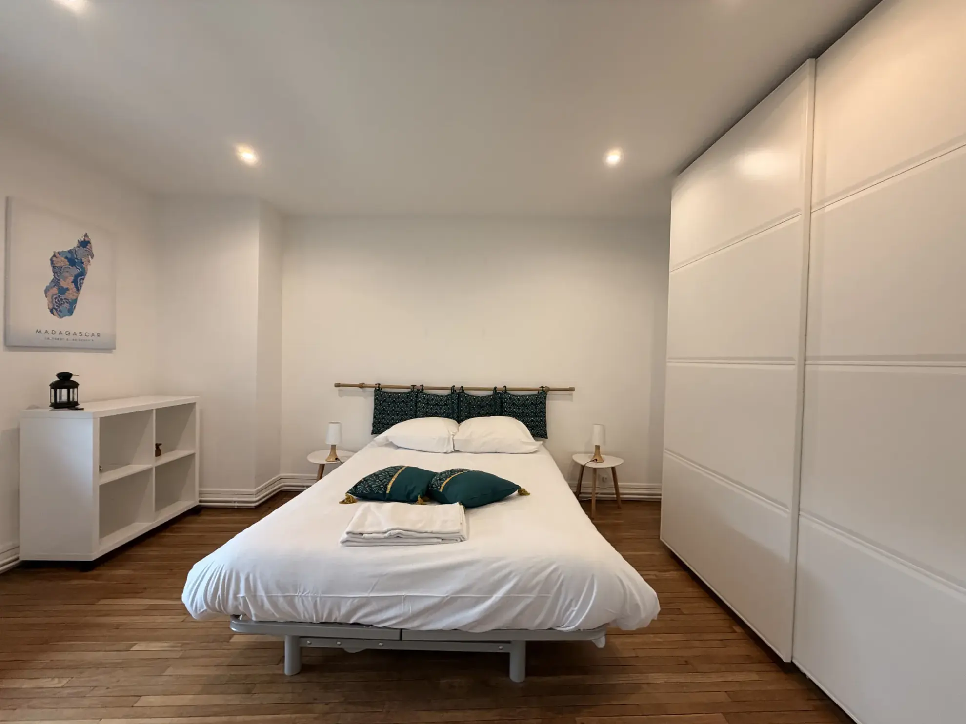 Maison de ville rénovée avec 4 chambres, jardin, proche gare et commerces au Mans 