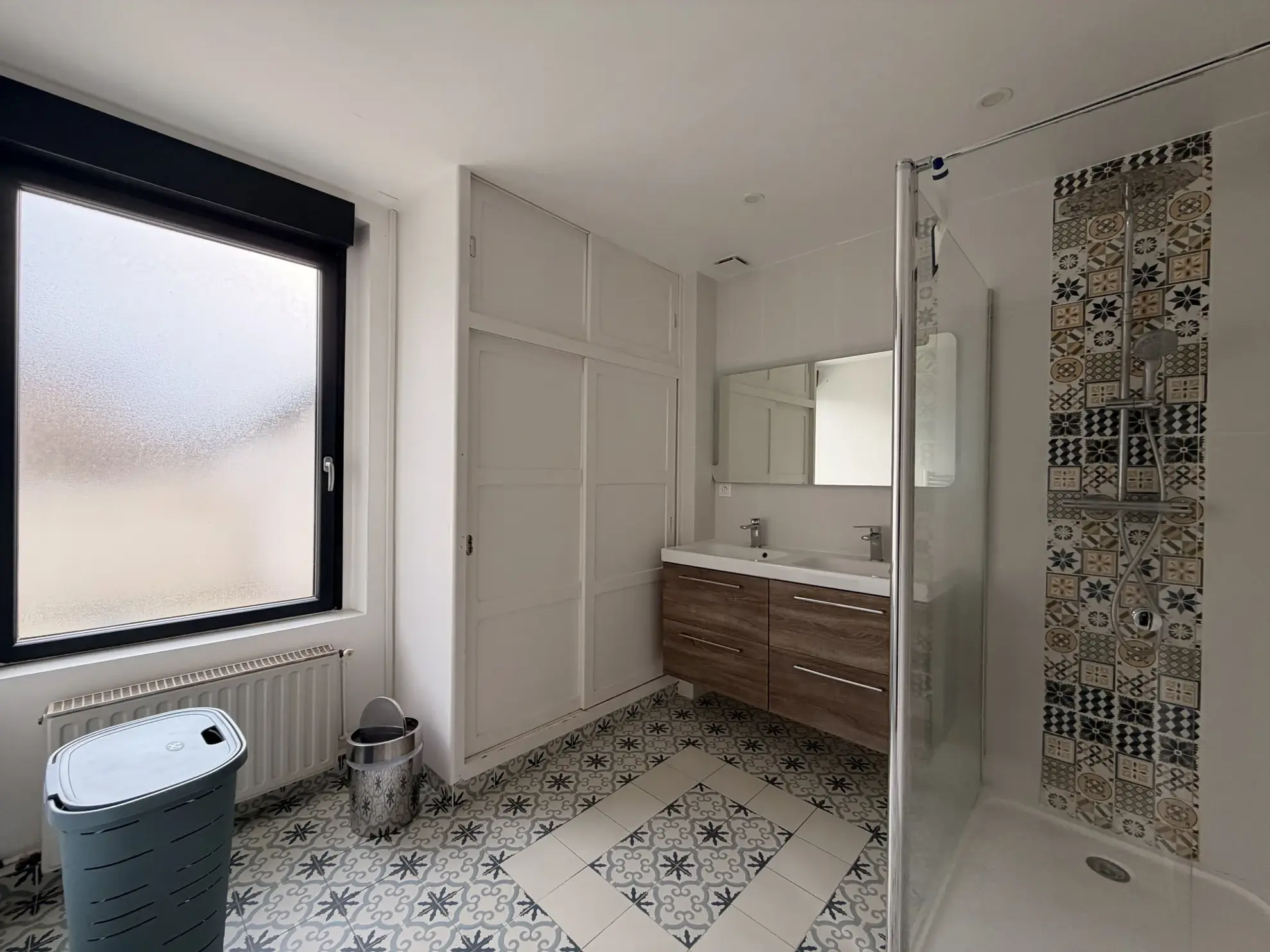 Maison de ville rénovée avec 4 chambres, jardin, proche gare et commerces au Mans 