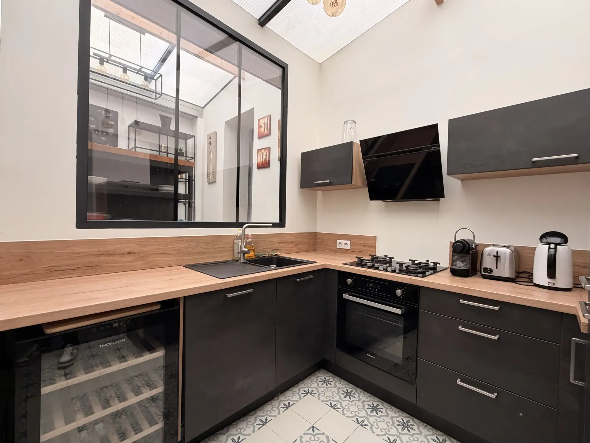 Maison de ville rénovée avec 4 chambres, jardin, proche gare et commerces au Mans 