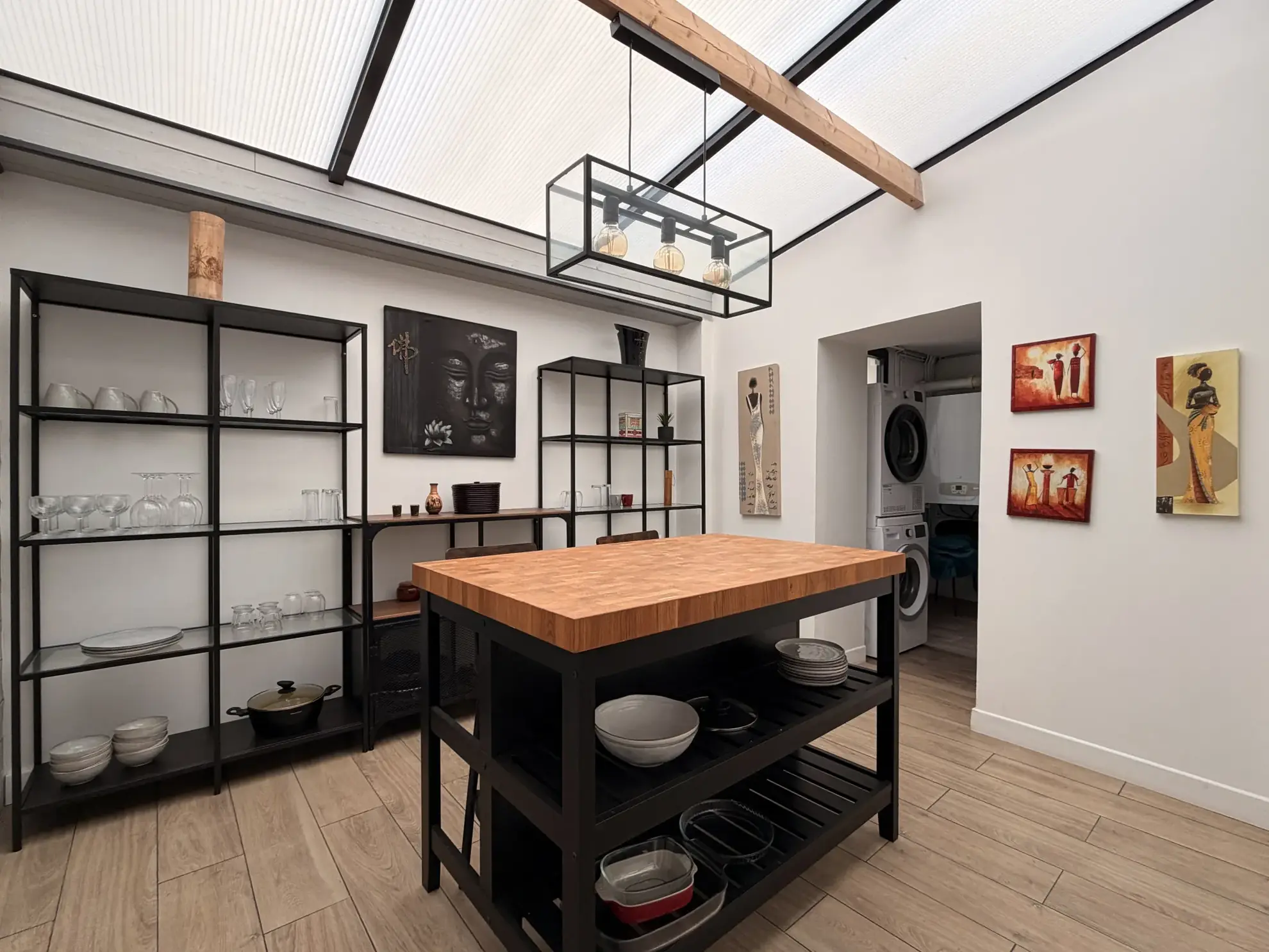 Maison de ville rénovée avec 4 chambres, jardin, proche gare et commerces au Mans 