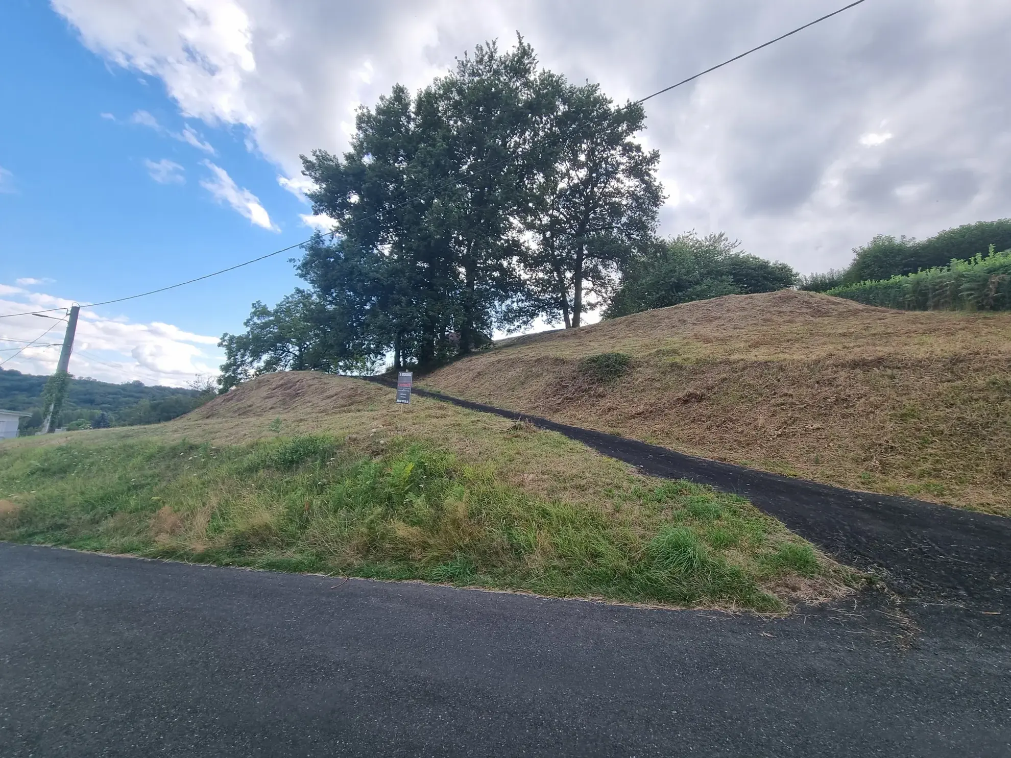 Terrain à bâtir de 2499 m² à Seilhac en Corrèze avec accès goudronné