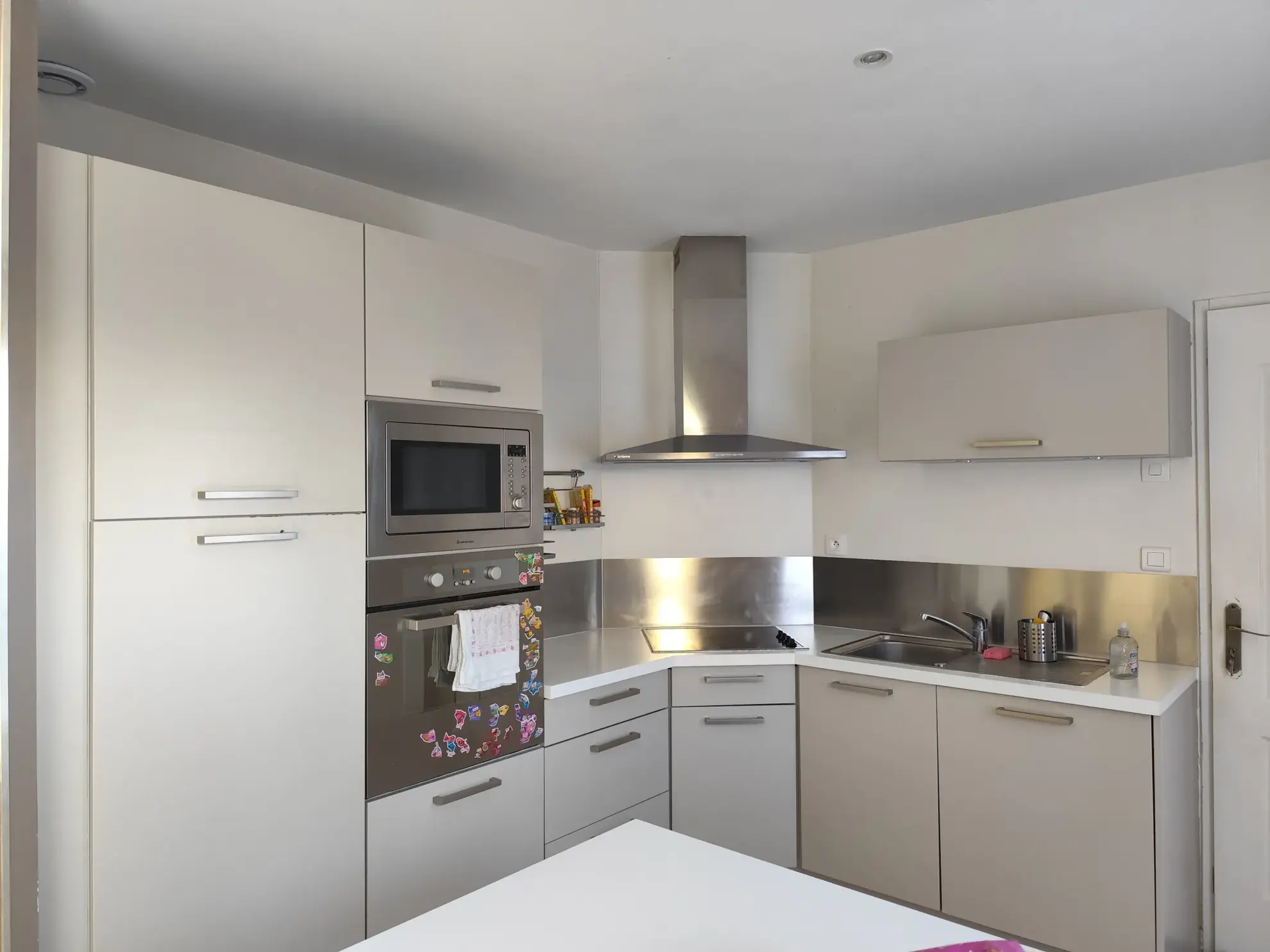 Maison moderne avec suite parentale, jardin et garage à Crosmières, parfait refuge cocooning 