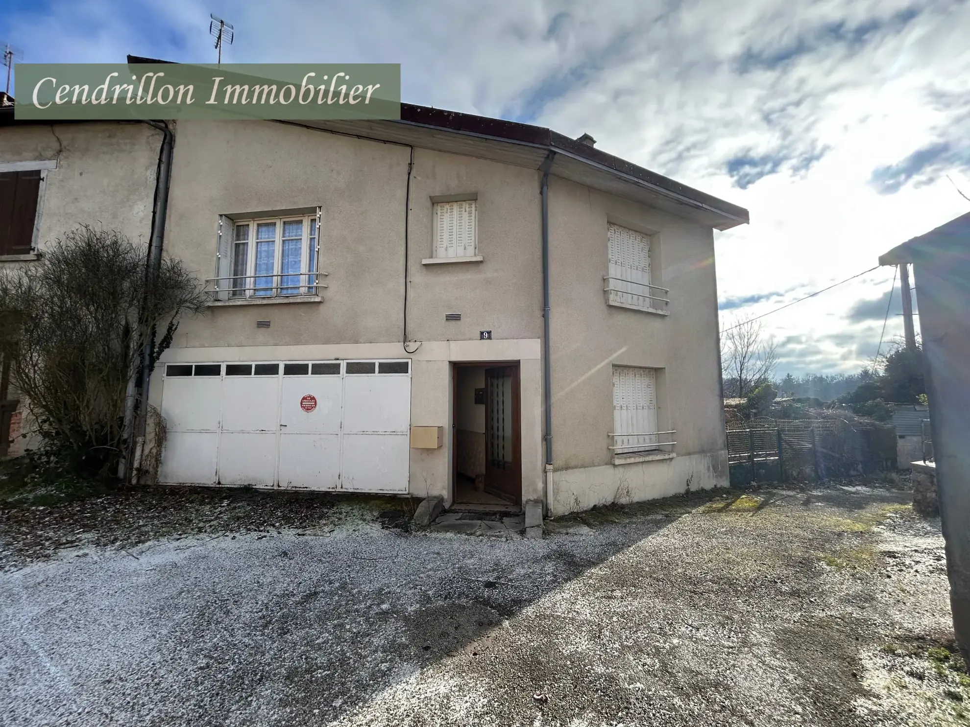 Maison de bourg à rénover avec grand terrain et potentiel locatif à Bourganeuf