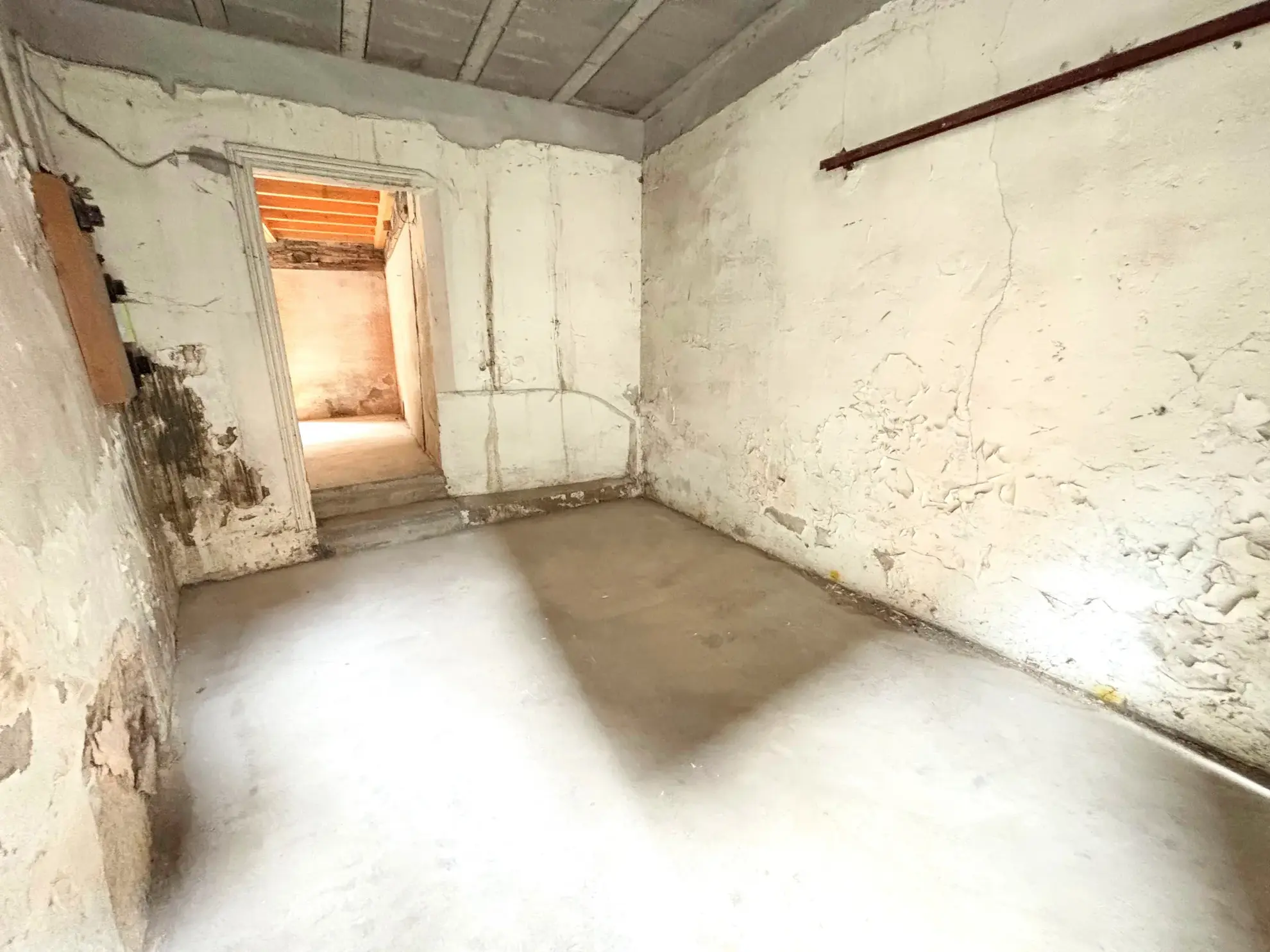 Maison de ville à rénover avec jardin à Saint-Galmier - Opportunité à saisir 