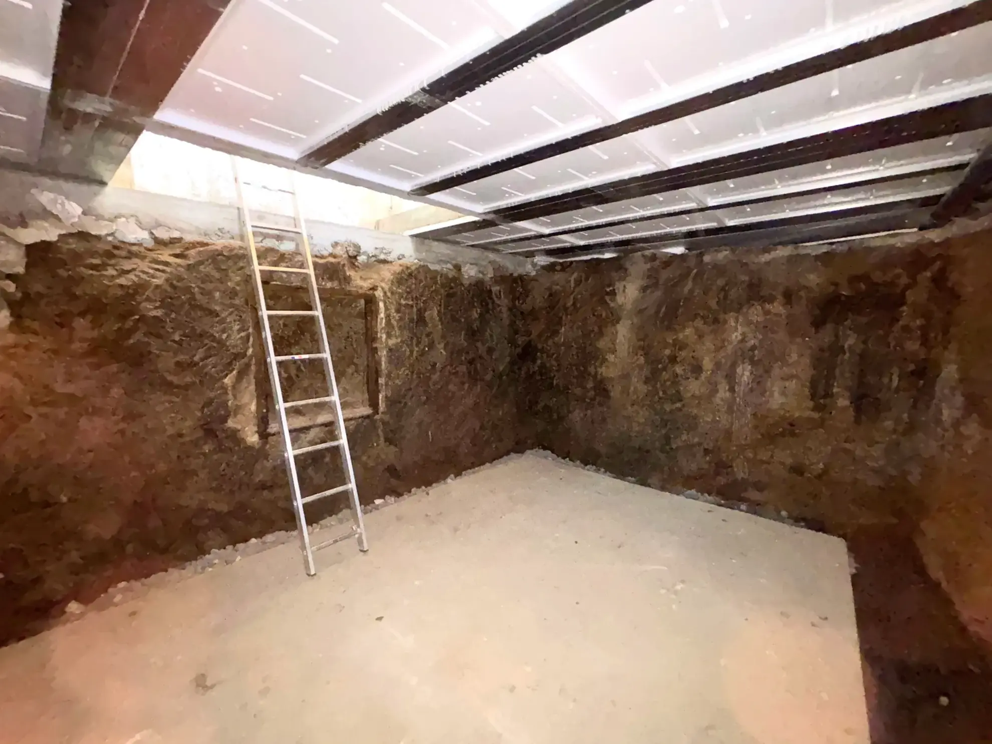 Maison de ville à rénover avec jardin à Saint-Galmier - Opportunité à saisir 