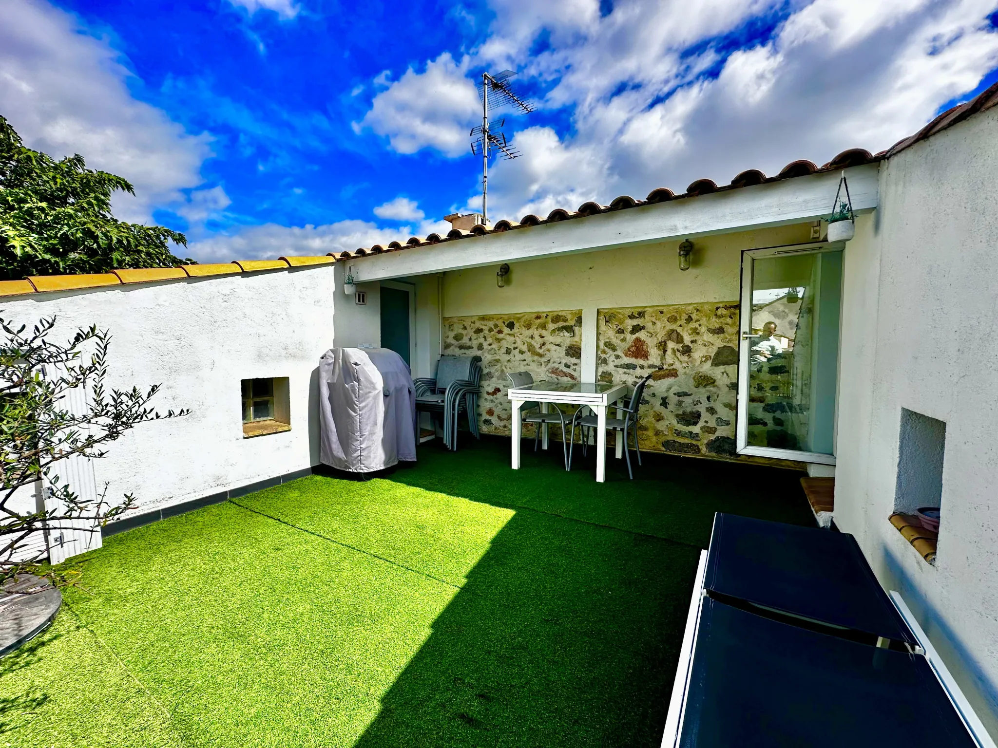 Charmante maison de village à Mireval avec terrasse et parking 