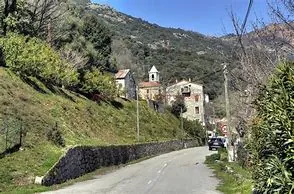 Terrain constructible de 1992 m² avec vue montagne à Loreto-di-Tallano 