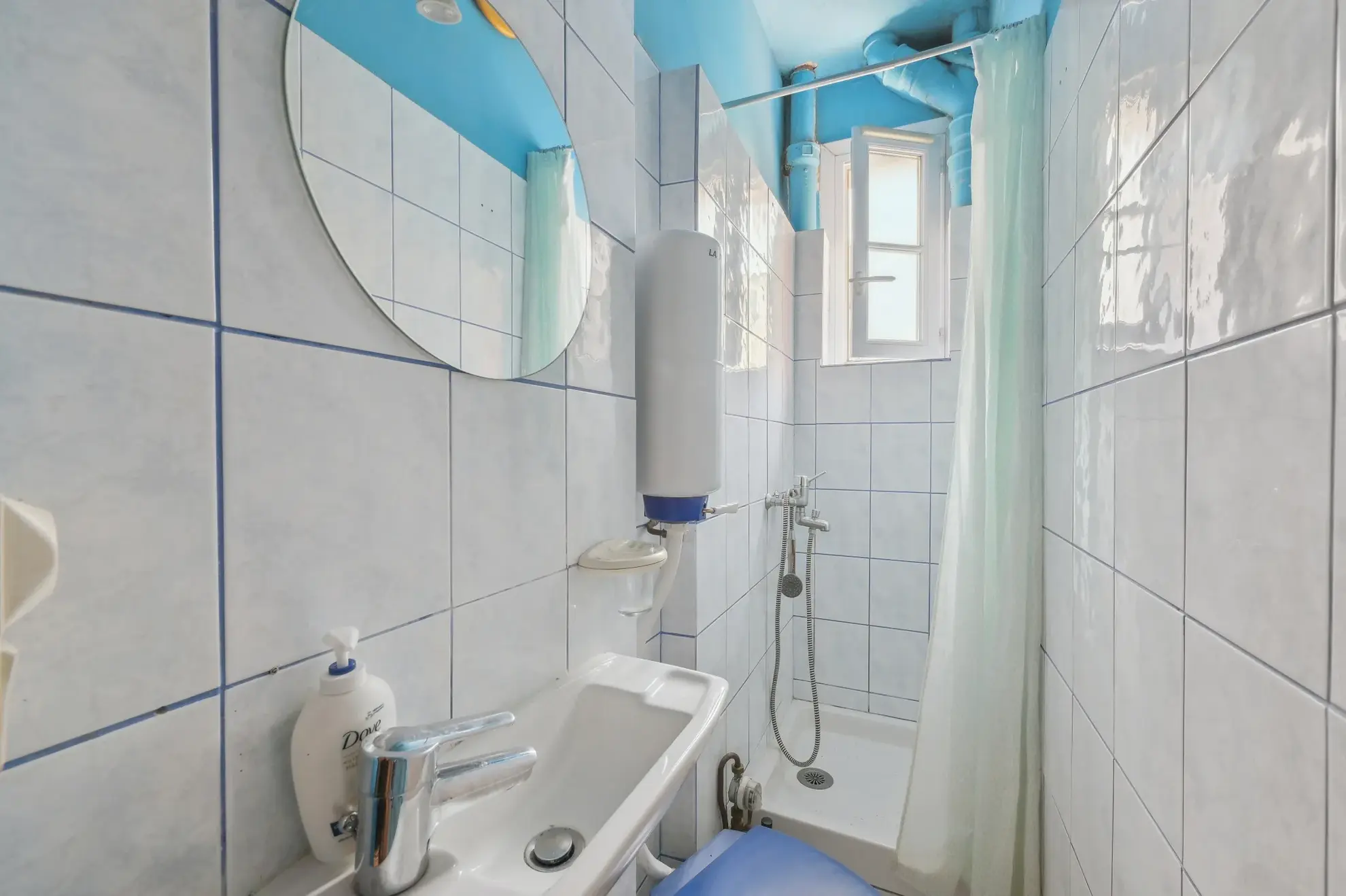 Appartement T2 de 26 m² à vendre à Paris Montmartre, proximité métro et commodités 