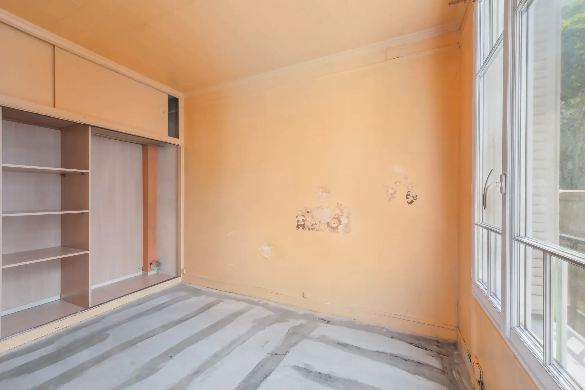 Appartement T2 de 26 m² à vendre à Paris Montmartre, proximité métro et commodités 