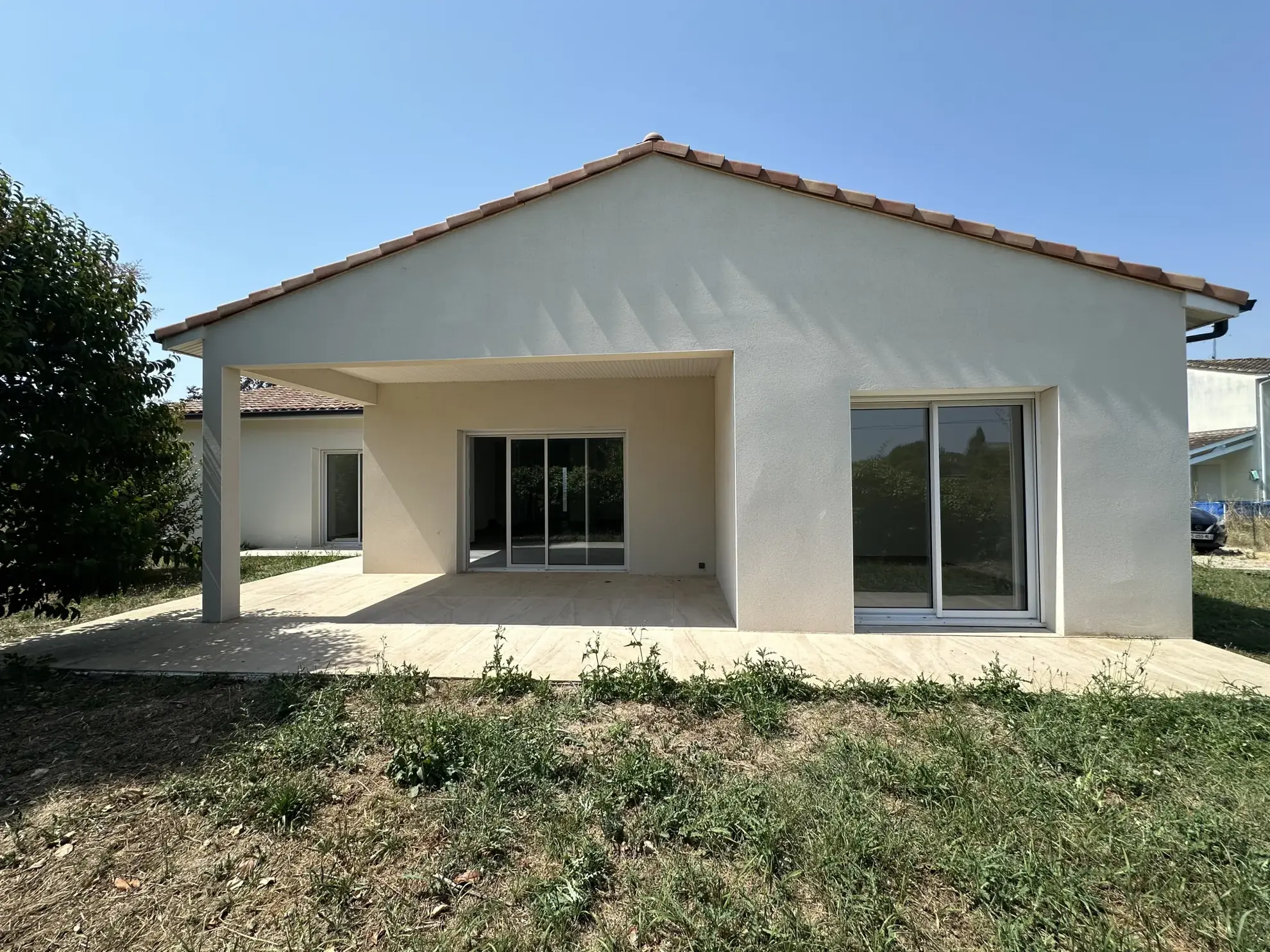 Maison de plain-pied moderne de 137m² à Sainte-Bazeille avec garage et jardin 