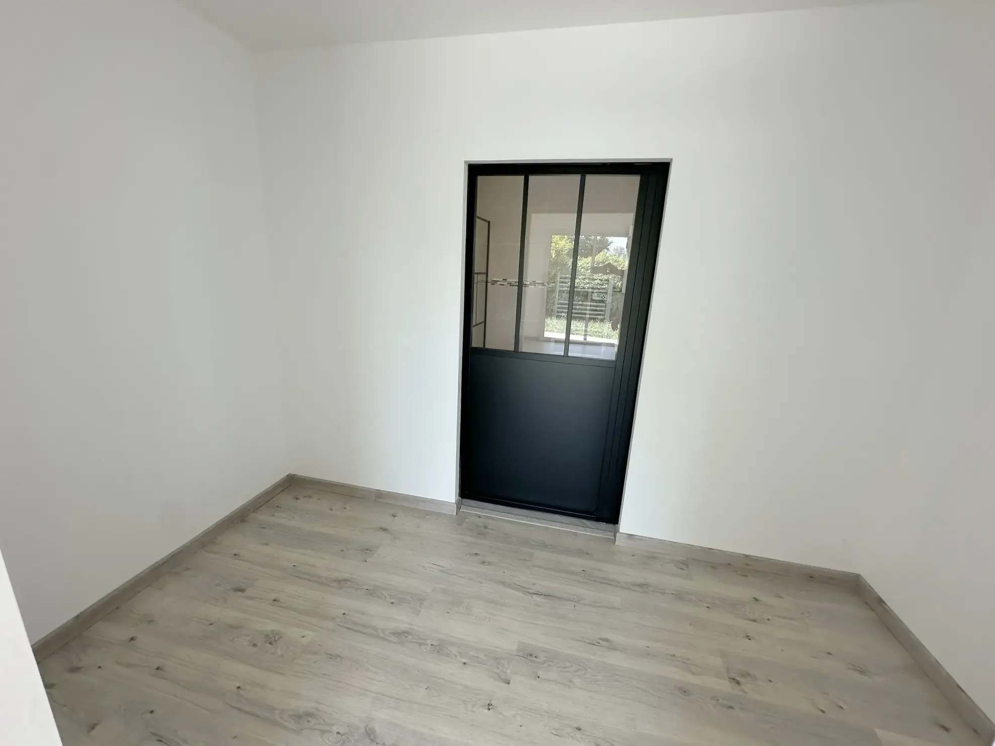 Maison de plain-pied moderne de 137m² à Sainte-Bazeille avec garage et jardin 