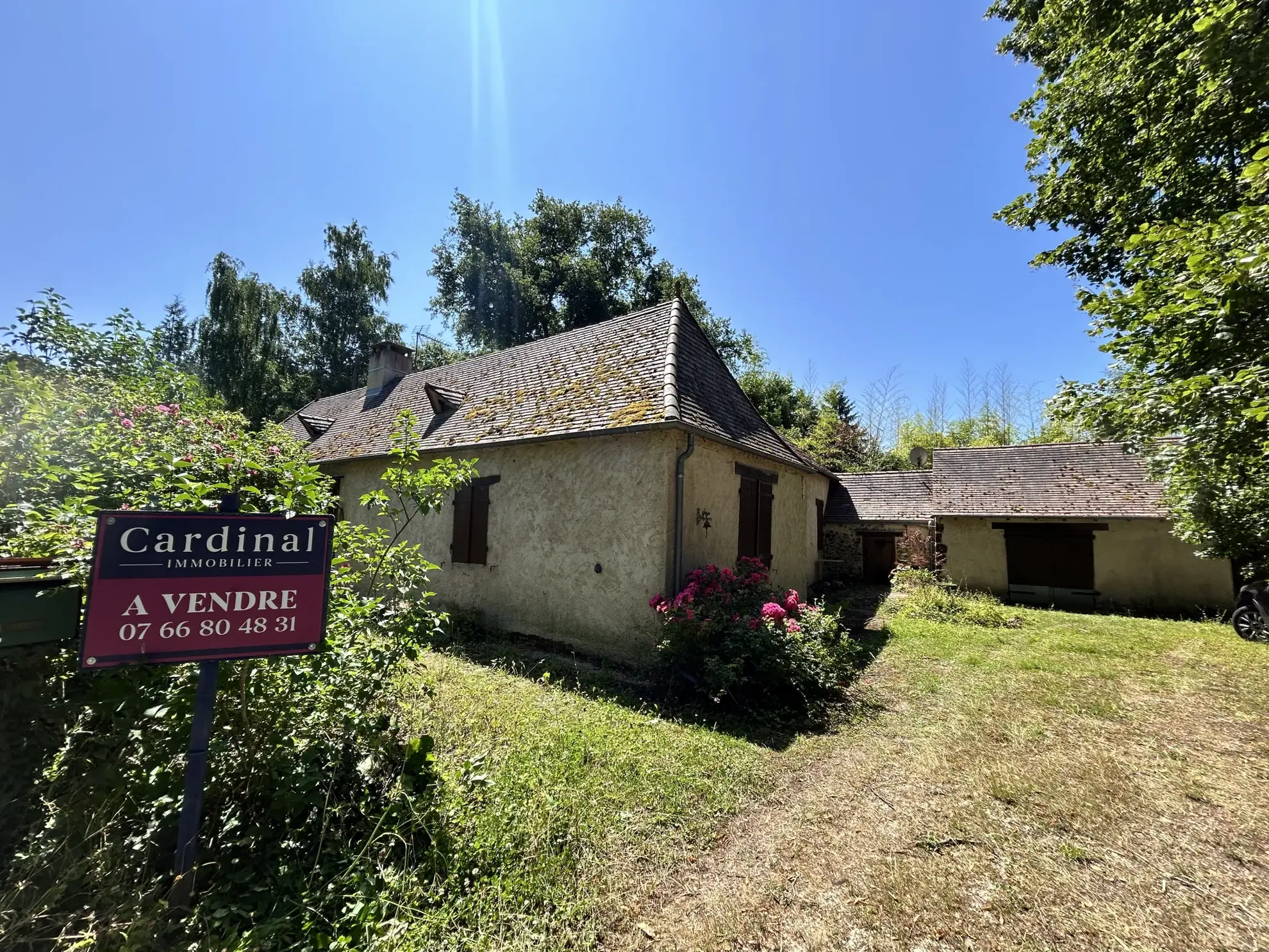 Maison à rénover à Rouffignac-Saint-Sernin de Reilhac avec grand jardin de 3570 m²