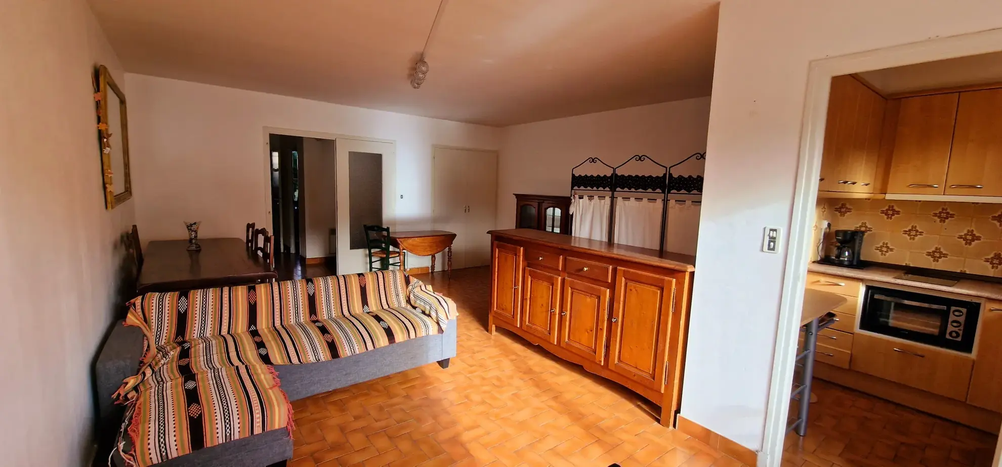 Appartement T2 lumineux avec balcon, cave et garage dans station thermale des Pyrénées 