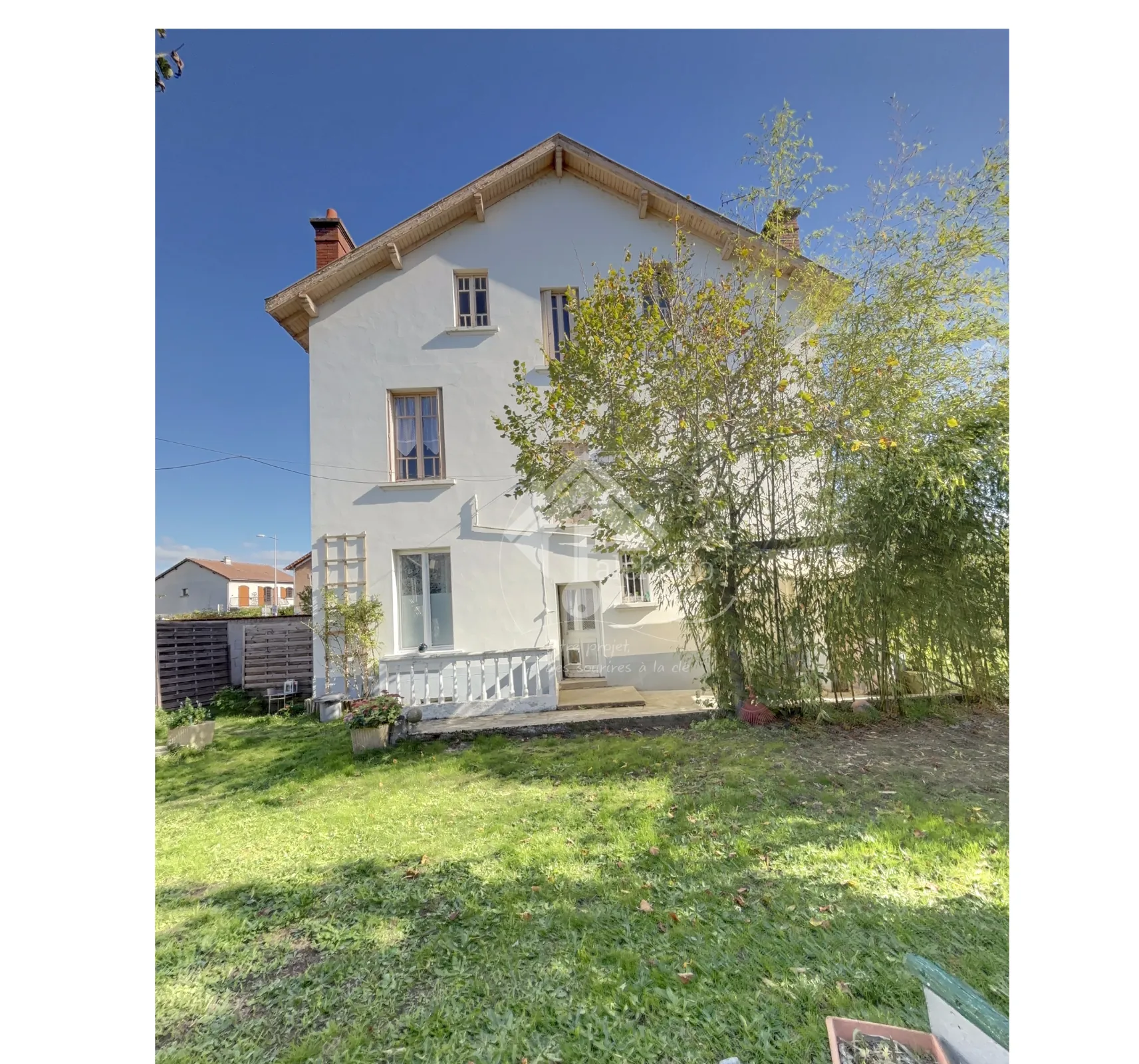 Maison familiale à Puy-Guillaume de 170 m² avec jardin et potentiel rénovable