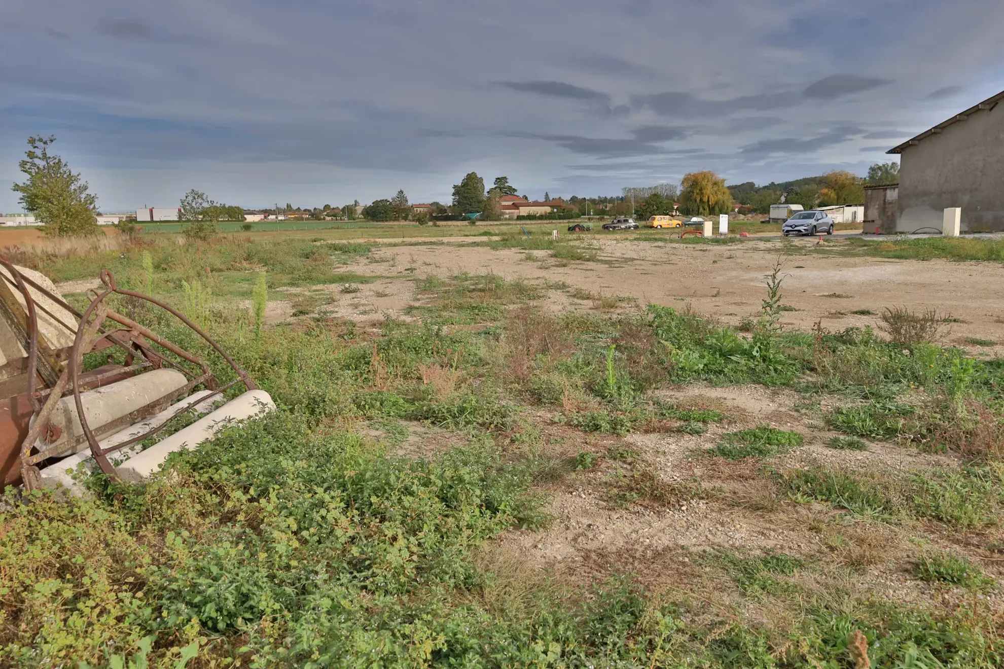 Terrain constructible de 800 m² à Dièmoz, viabilisé, prêt à construire 