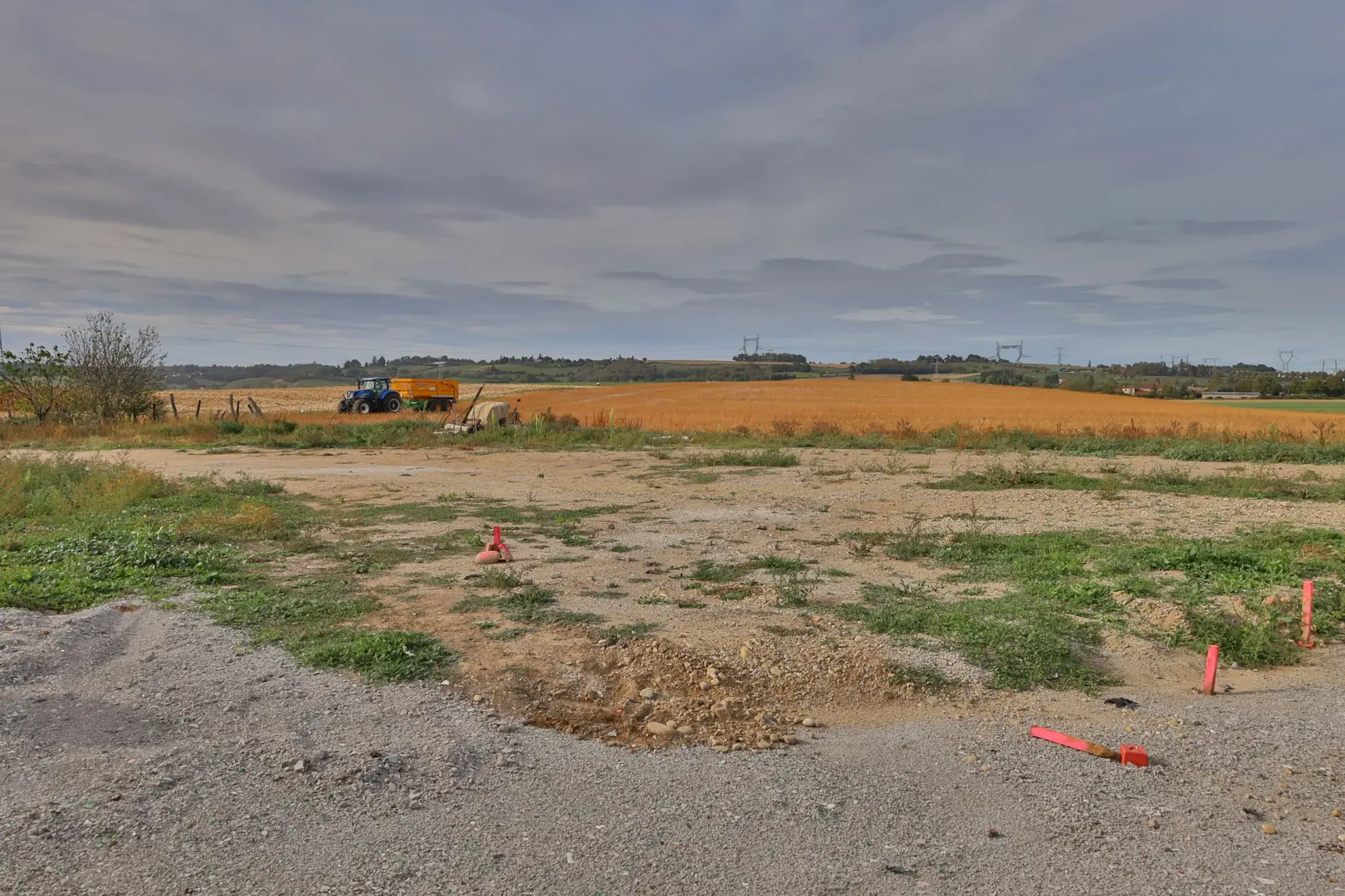 Terrain constructible de 800 m² à Dièmoz, viabilisé, prêt à construire 