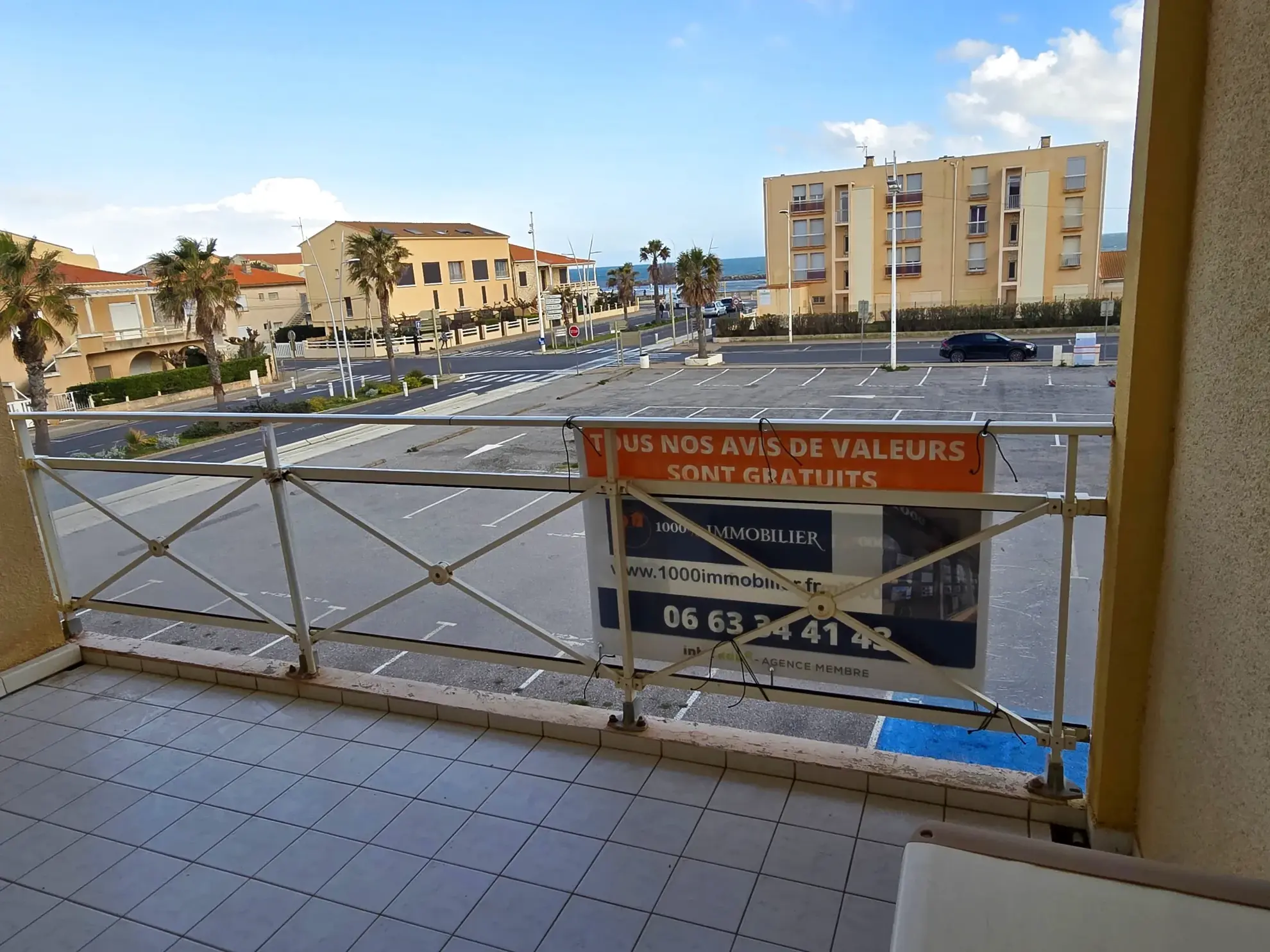 Studio à vendre à Valras Plage avec terrasse et vue mer, proche plages et commerces 