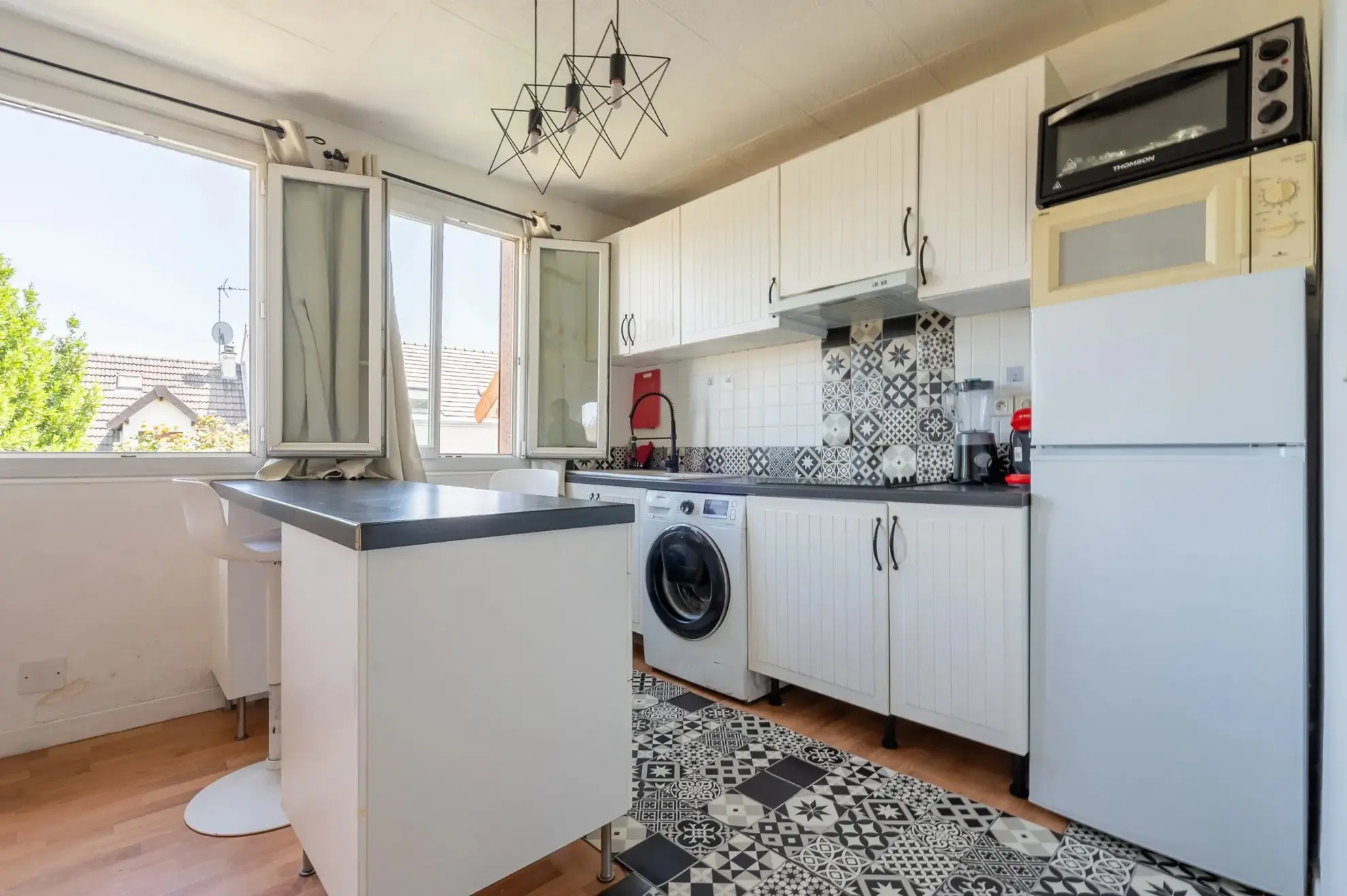 Appartement F2 à Drancy en location meublée proche RER B, faibles charges 