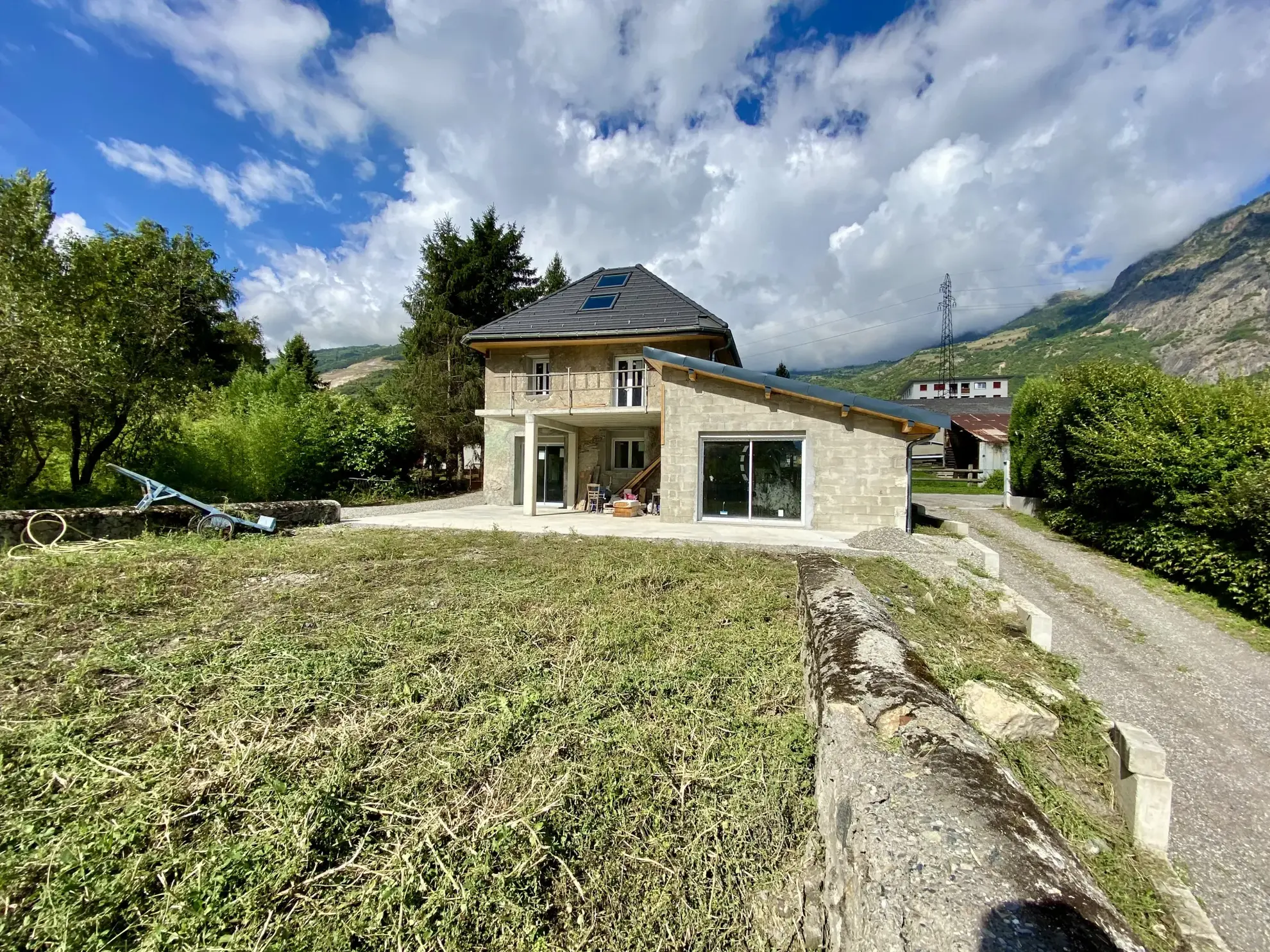Maison à rénover avec potentiel à Saint-Jean-de-Maurienne 