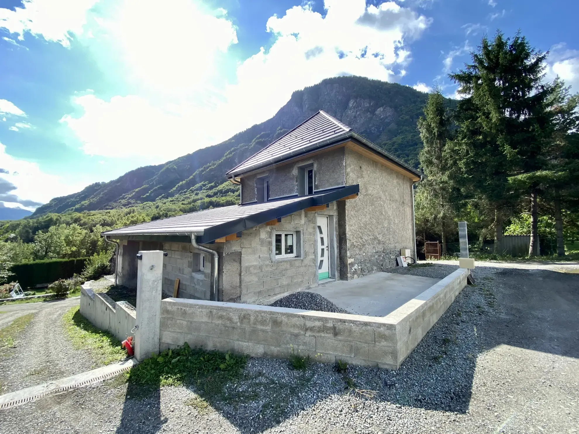 Maison à rénover avec potentiel à Saint-Jean-de-Maurienne 