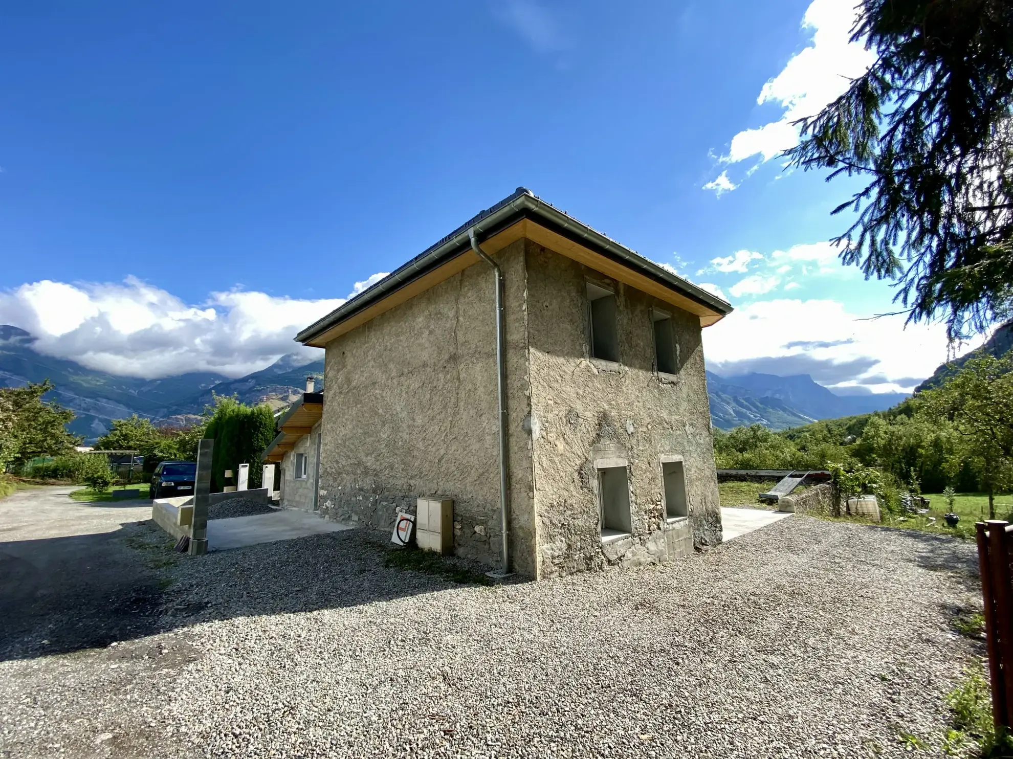 Maison à rénover avec potentiel à Saint-Jean-de-Maurienne 