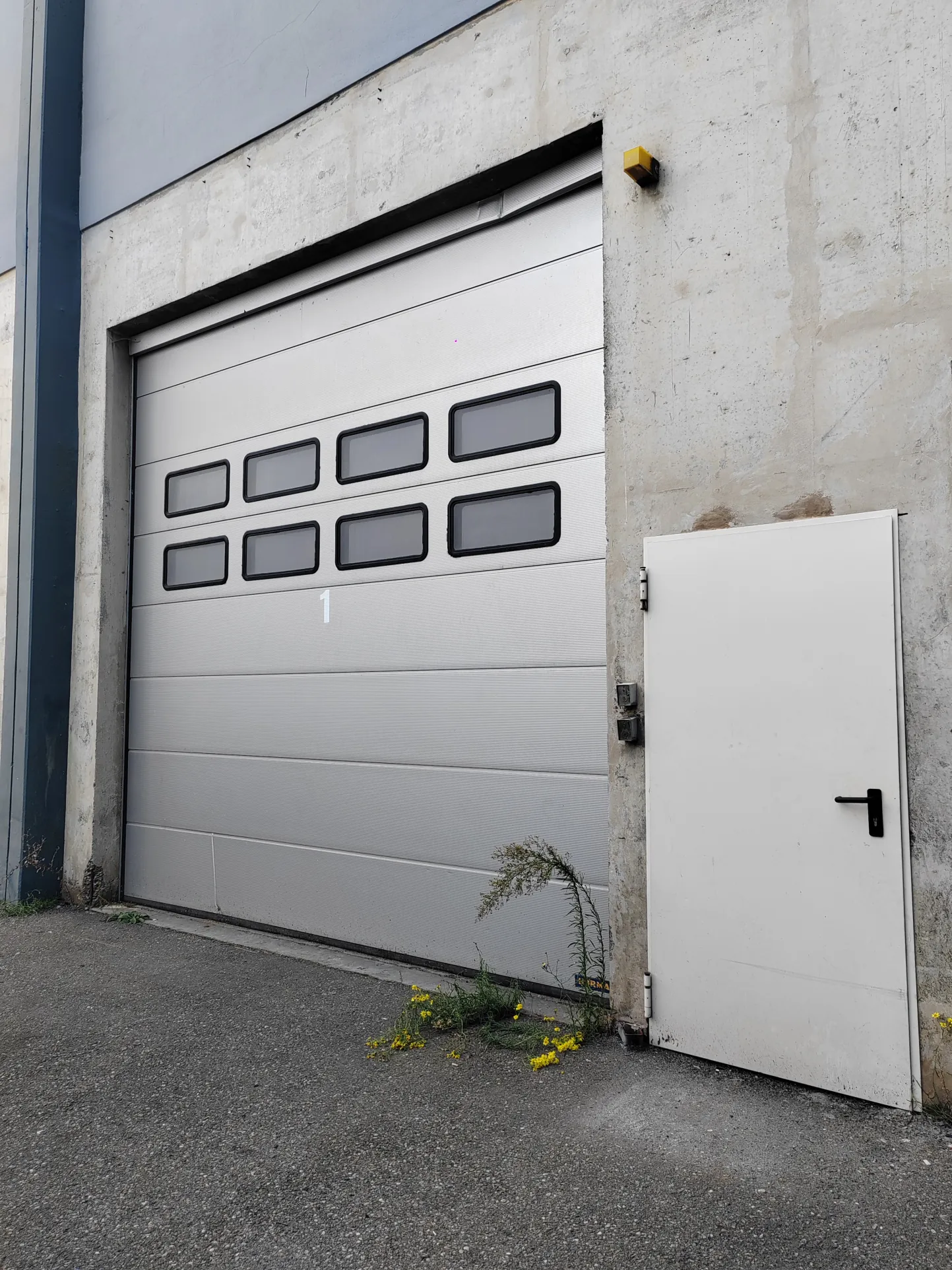 Entrepôt sécurisé à Rixheim de 397 m² – Stockage et Parking