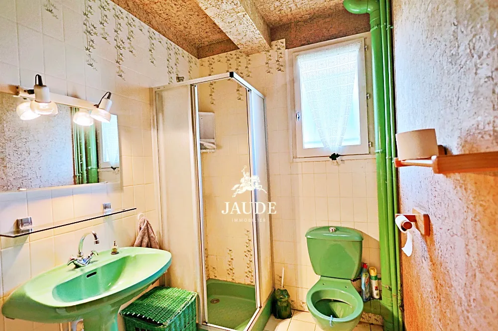 Maison à vendre à Mirefleurs – 119 m² avec jardin et annexes 