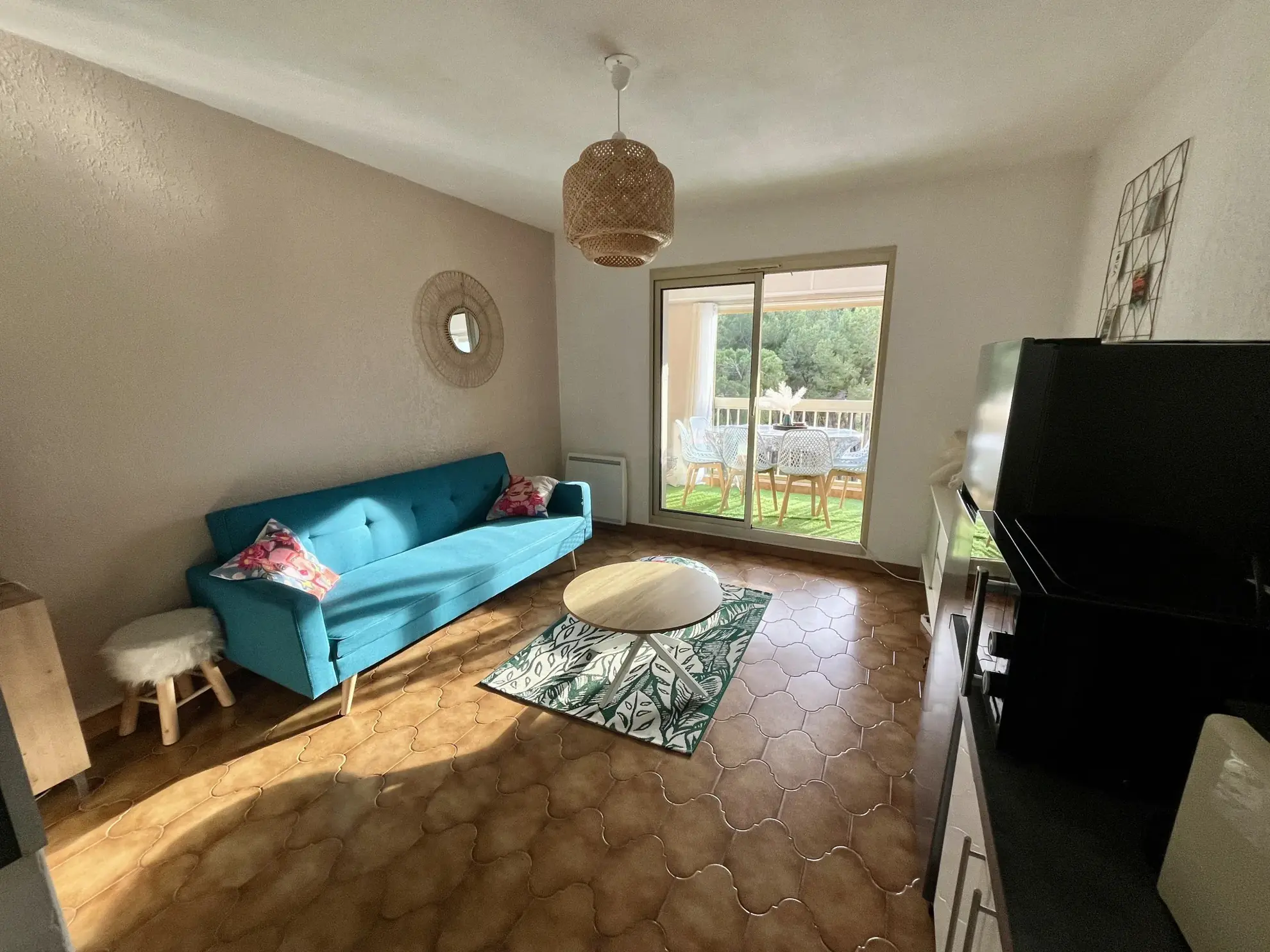 Appartement T2 duplex avec vue dégagée, piscine et proche mer à Six Fours 