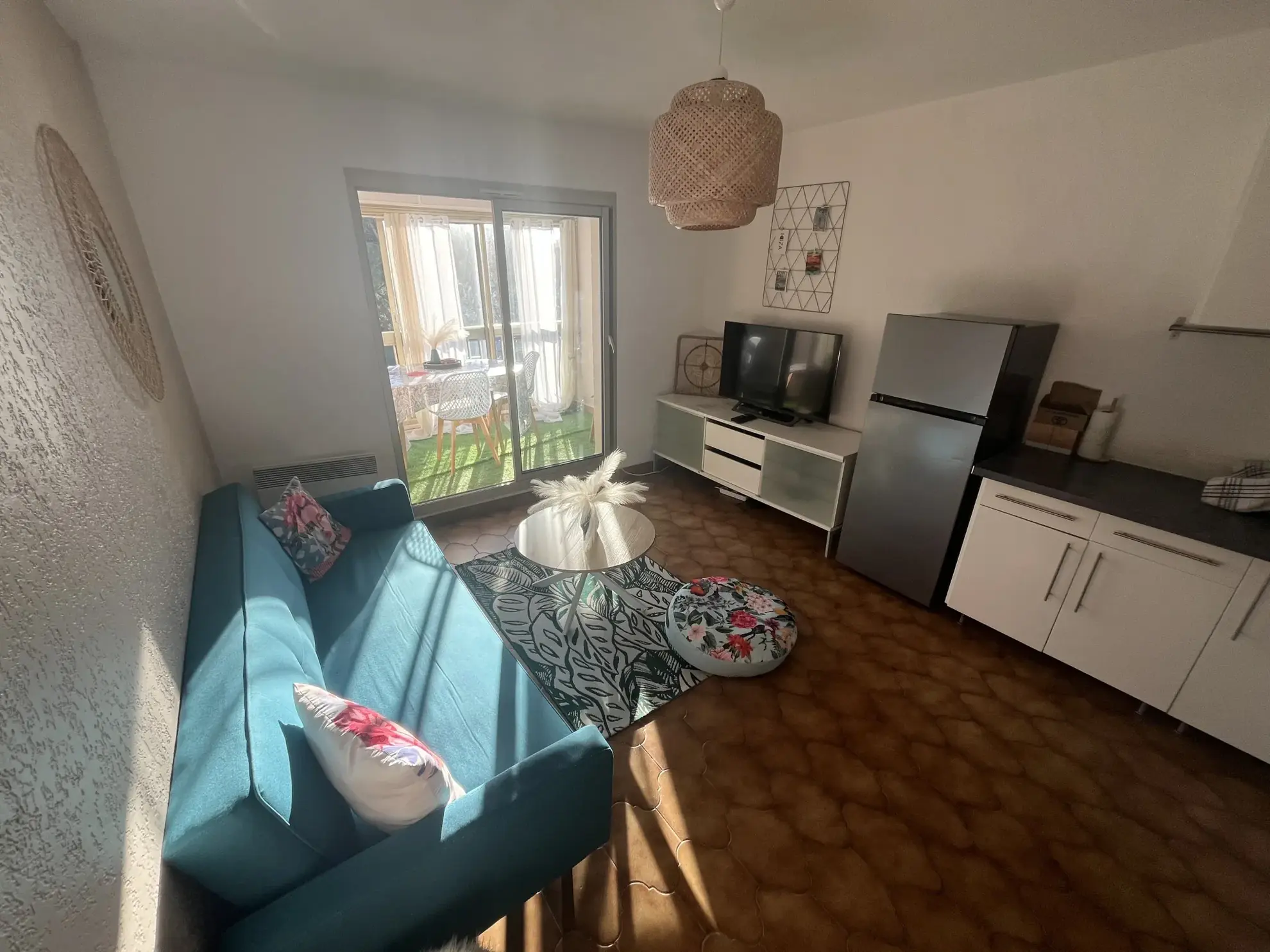 Appartement T2 duplex avec vue dégagée, piscine et proche mer à Six Fours 