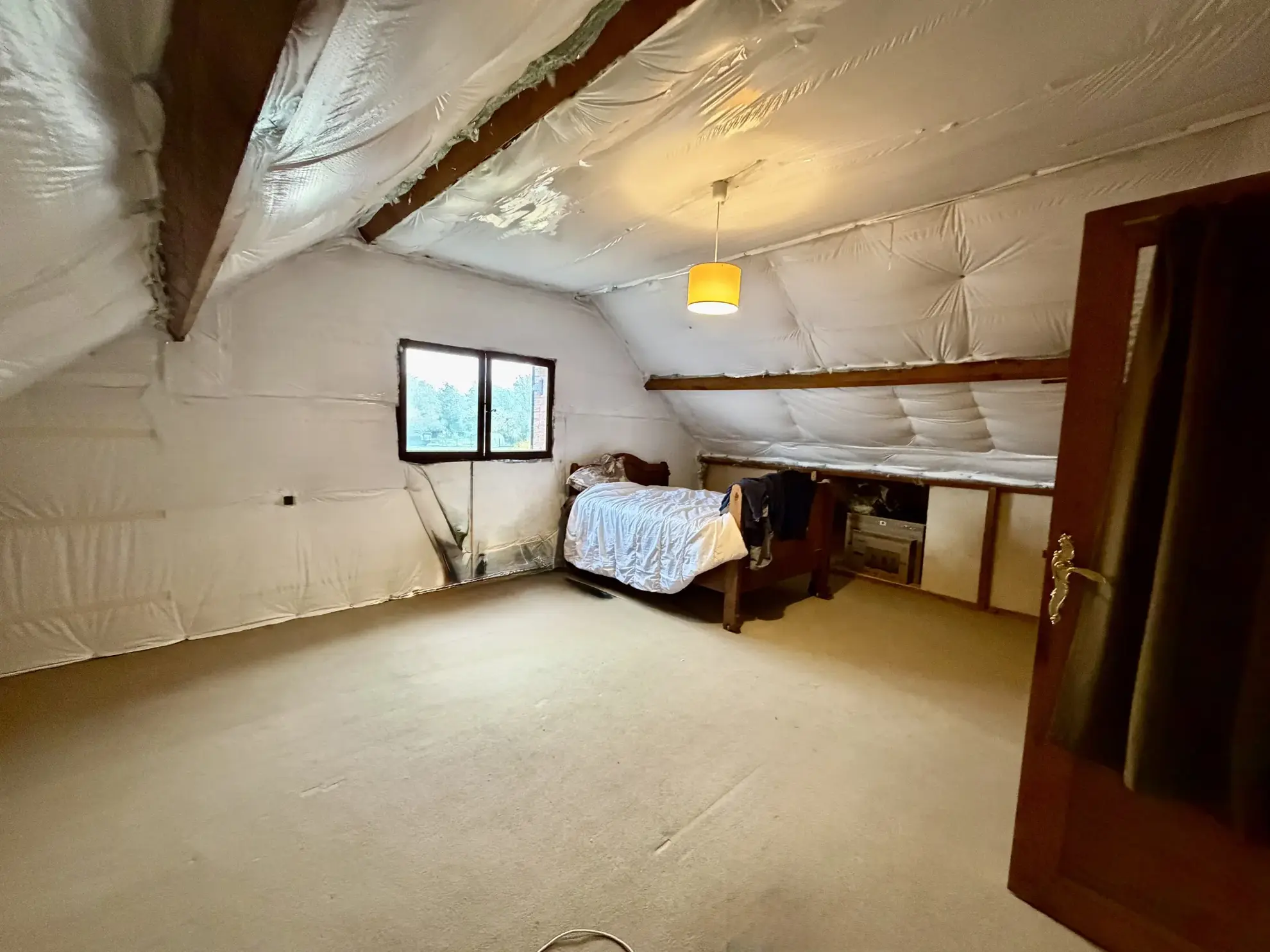 Maison familiale à Wallers avec grand terrain et garage - Potentiel à exploiter 