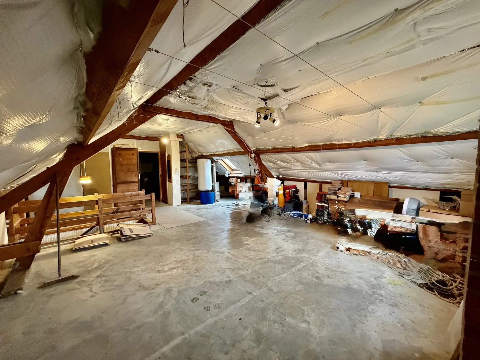 Maison familiale à Wallers avec grand terrain et garage - Potentiel à exploiter 