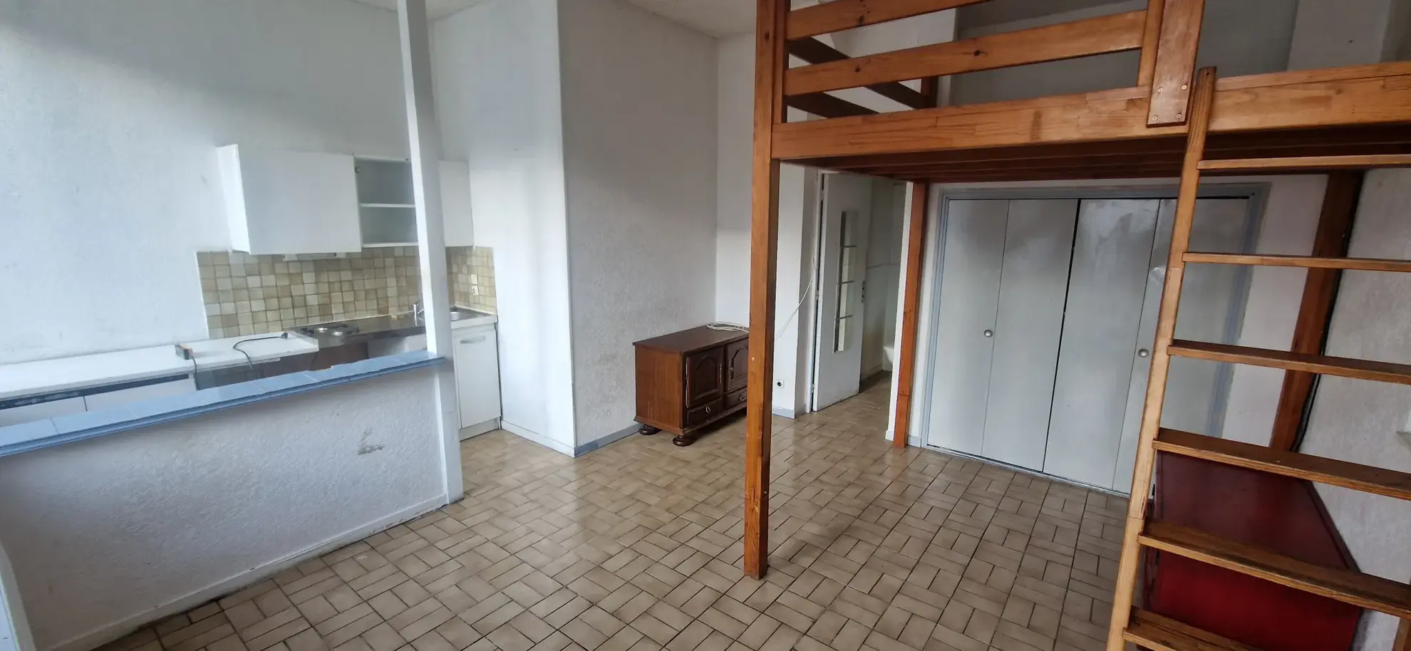 Studio avec mezzanine à vendre à Besançon - Opportunité d'investissement 