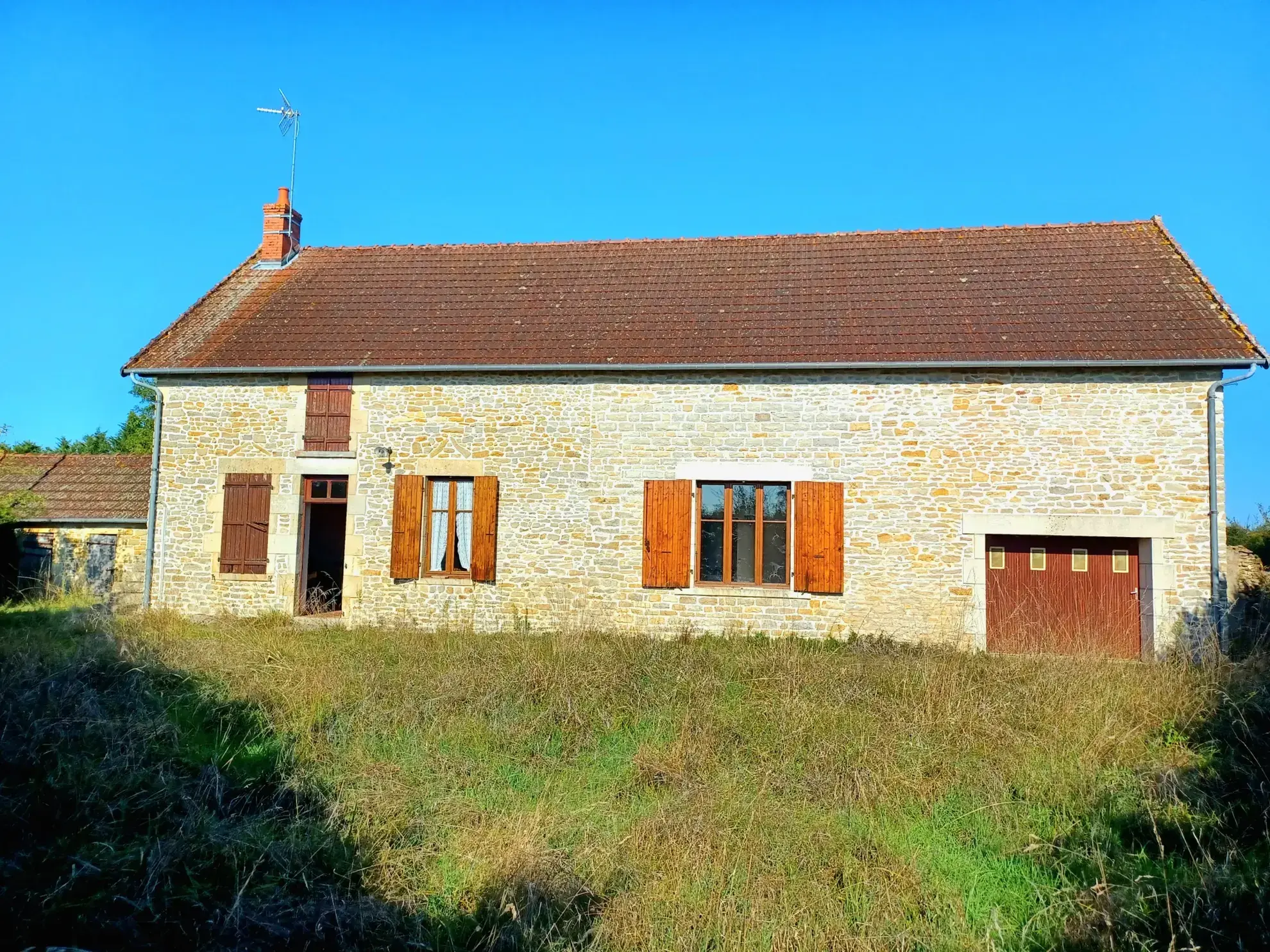 Maison de campagne à vendre avec grand terrain de 20000 m² à Langeron 