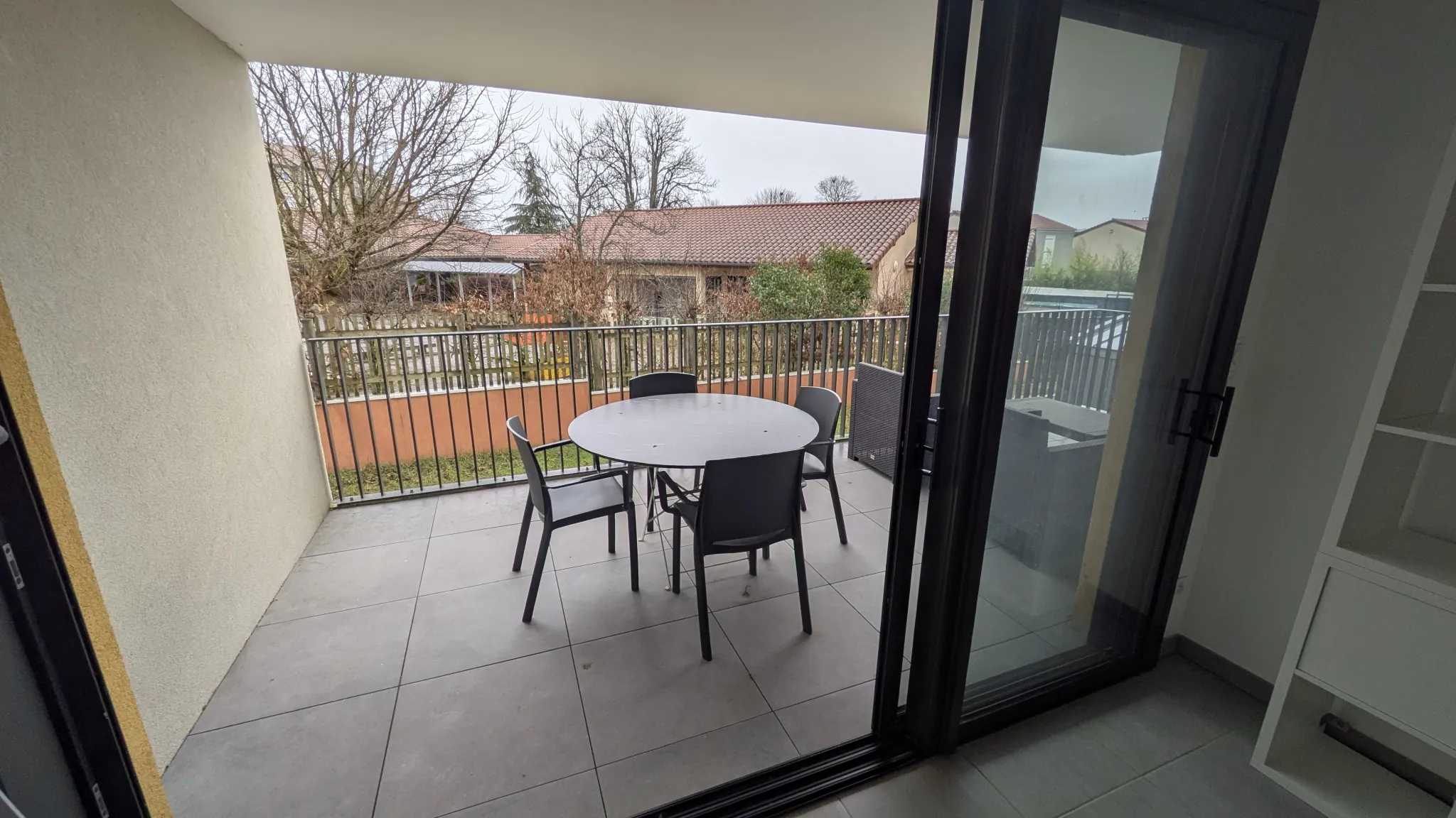 Appartement 2 pièces avec terrasse à La Tour-de-Salvagny - Emplacement privilégié