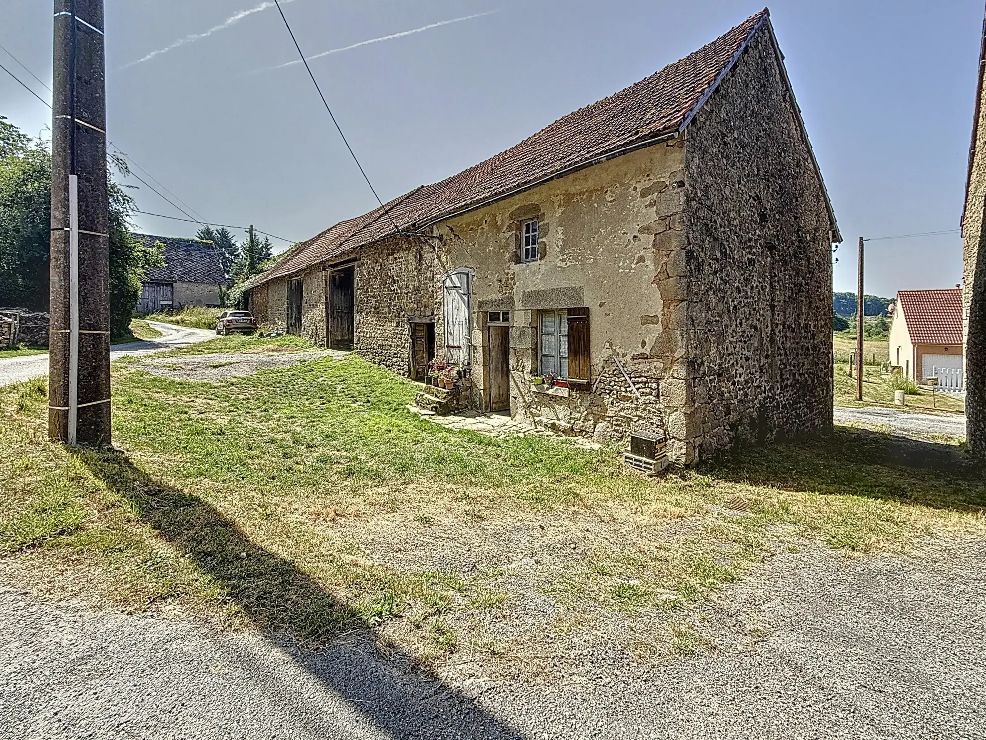 Maison à rénover avec grange en pierre près de Guéret
