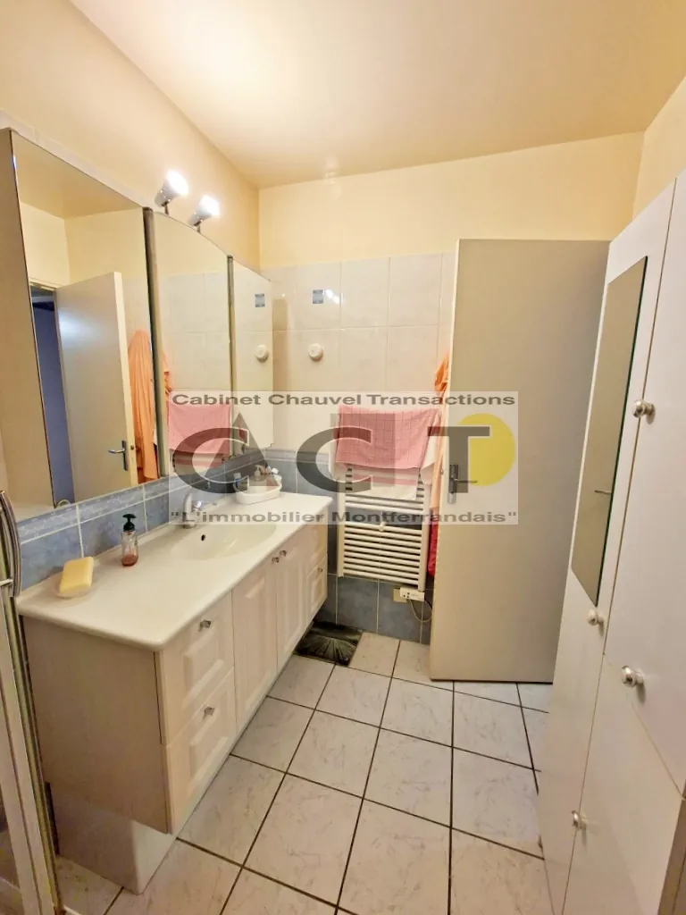 A vendre appartement 3 pièces avec garage et cave à Clermont-Ferrand 