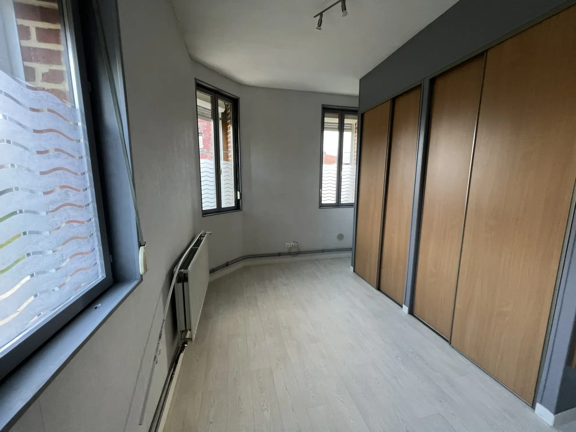 Maison de plain-pied avec jardin à Wallers, idéal pour une petite famille 