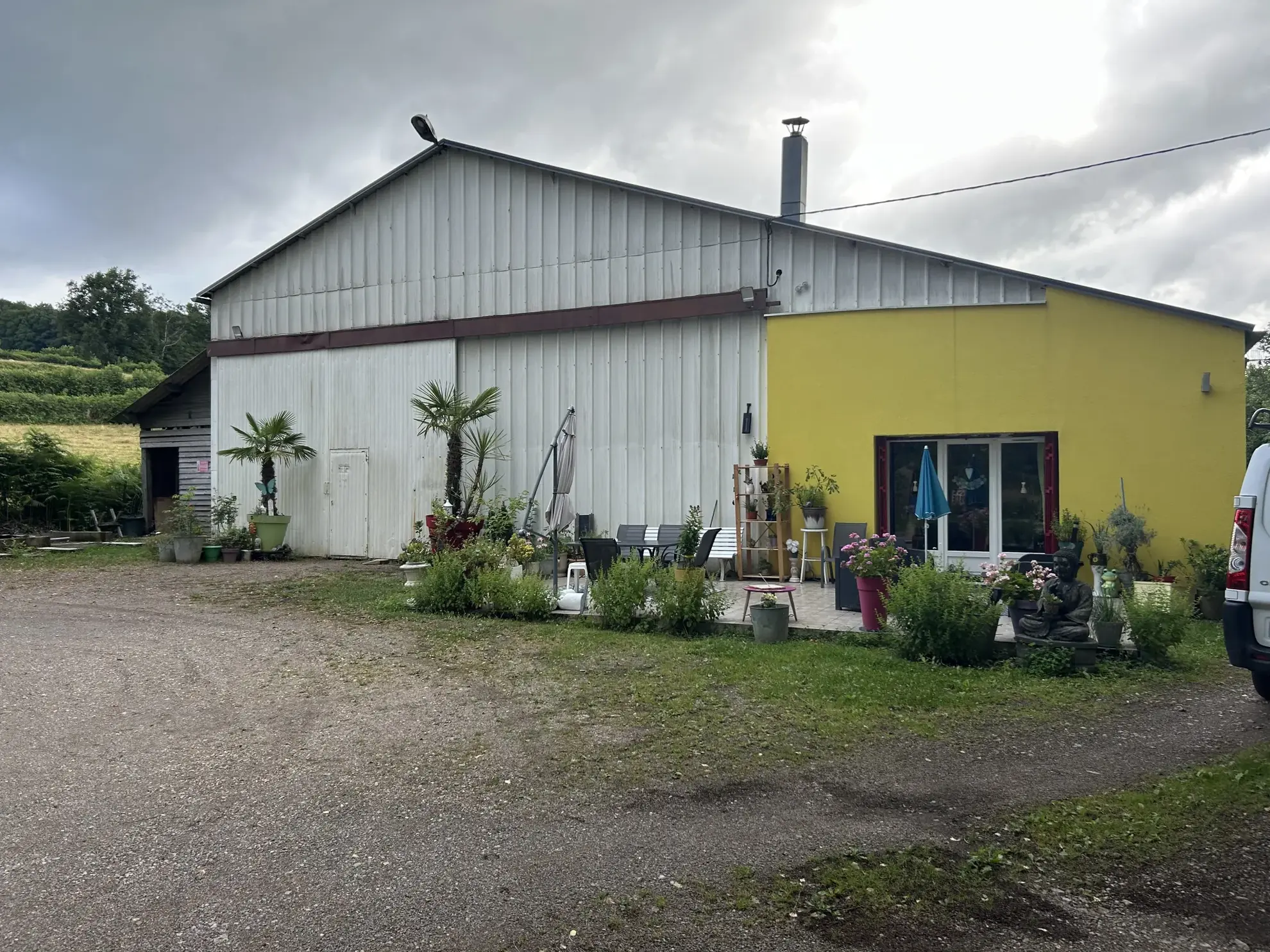 Maison avec hangar de 400 m² près d'Autun - Terrain de 3096 m²