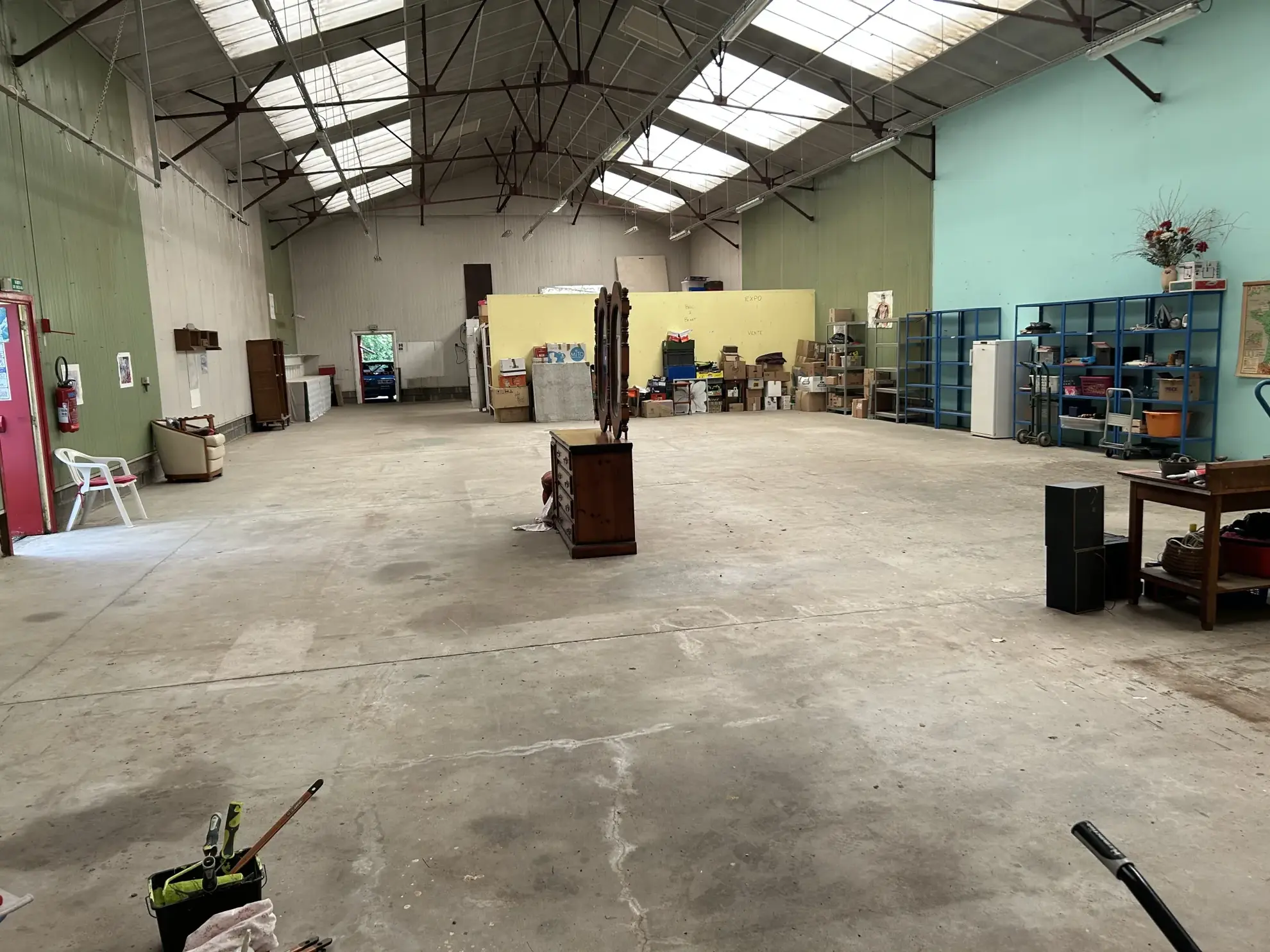 Maison avec hangar de 400 m² près d'Autun - Terrain de 3096 m² 