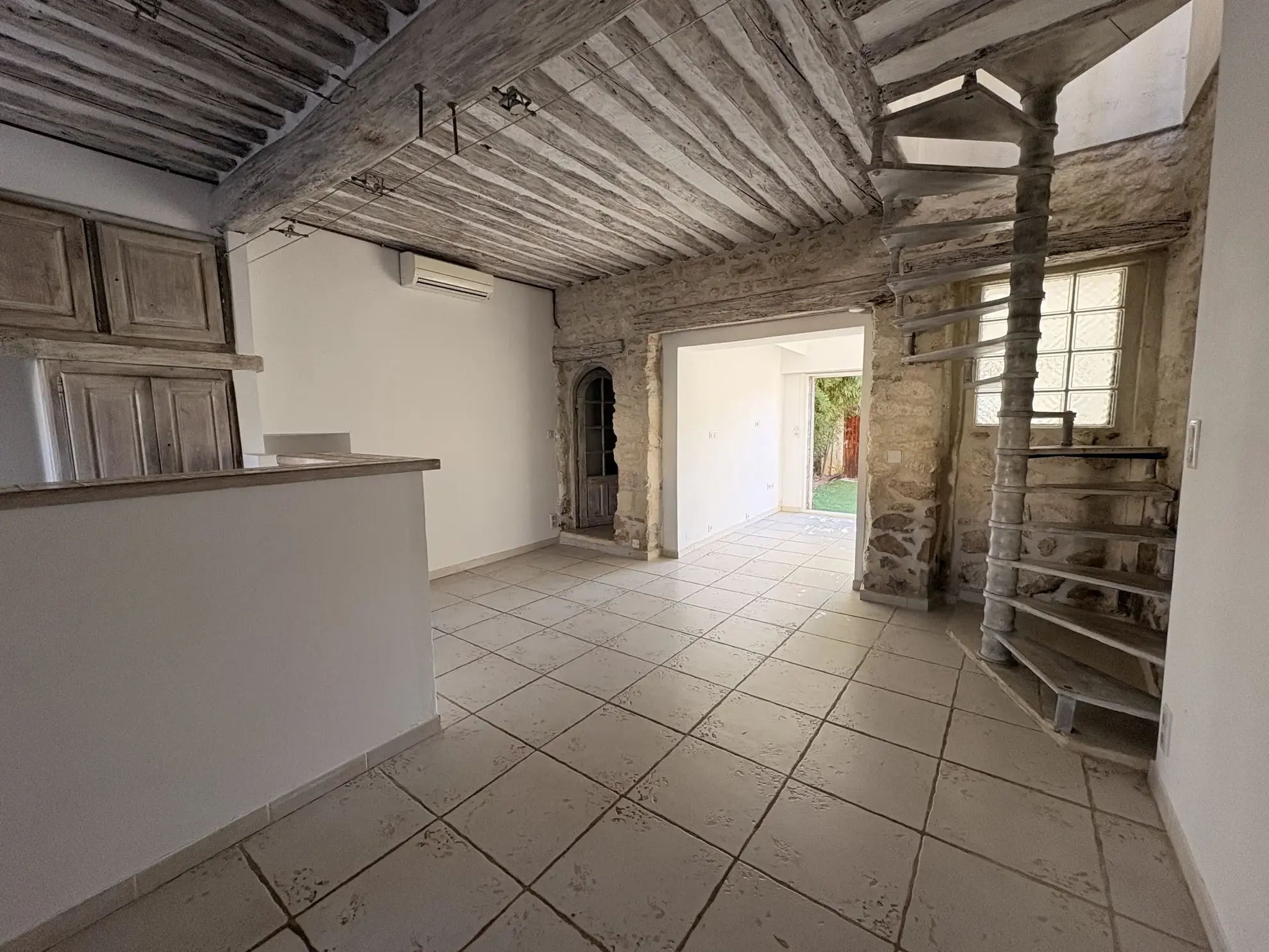 Maison rénovée avec terrasse plein sud à vendre à Avignon, secteur Rotondes