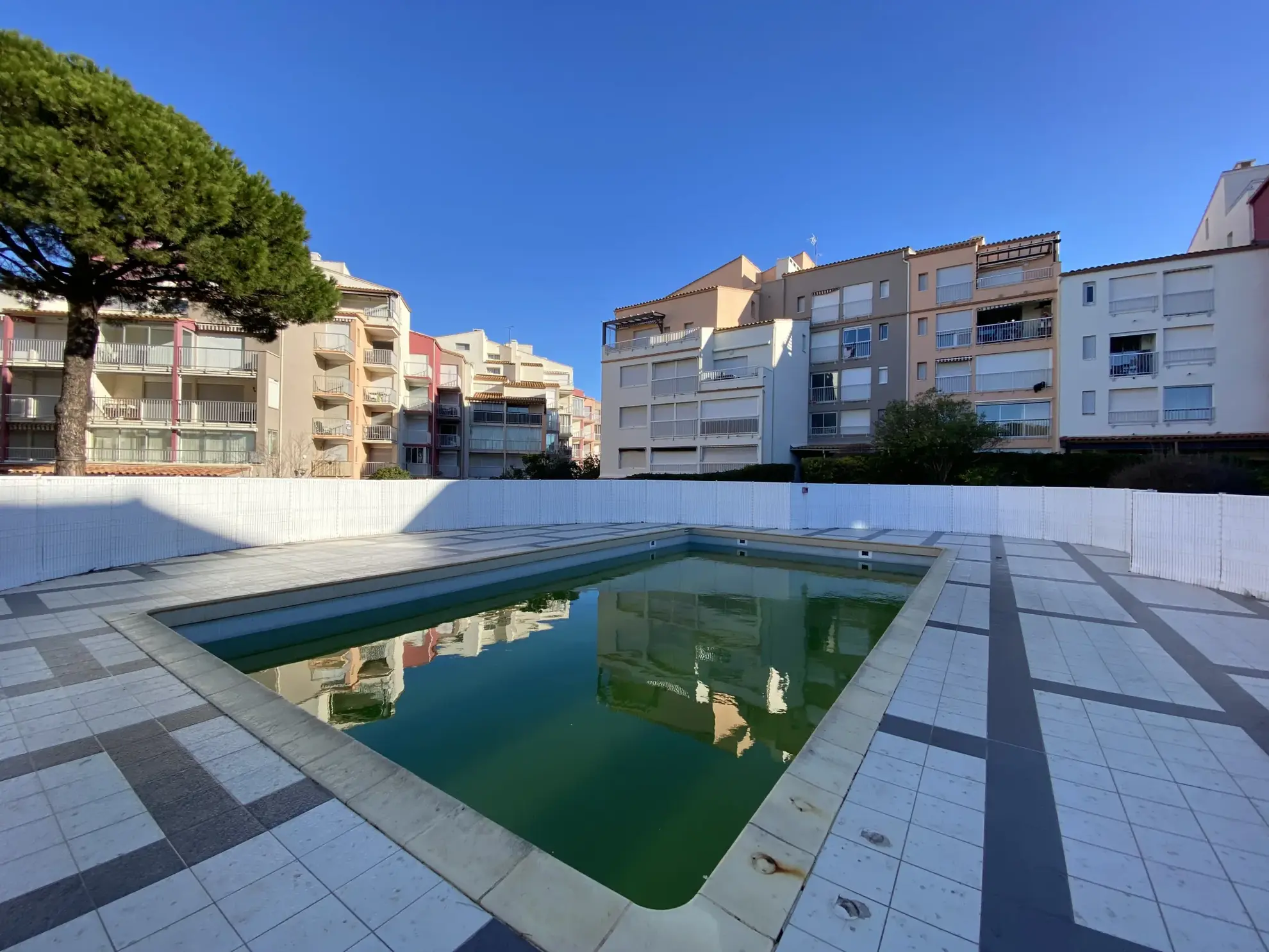 Studio meublé avec piscine et parking à Agde, proche du port et de la plage 