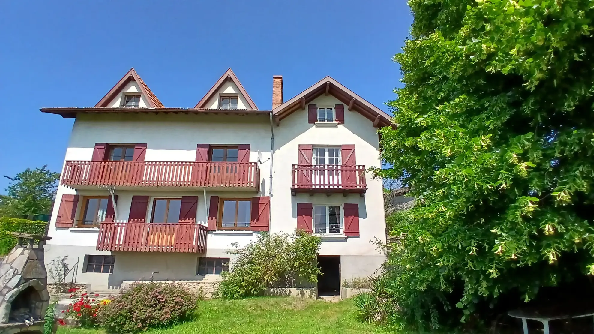Grande propriété de 245 m² à Vollore-Ville avec espace extérieur et potentiel d’aménagement